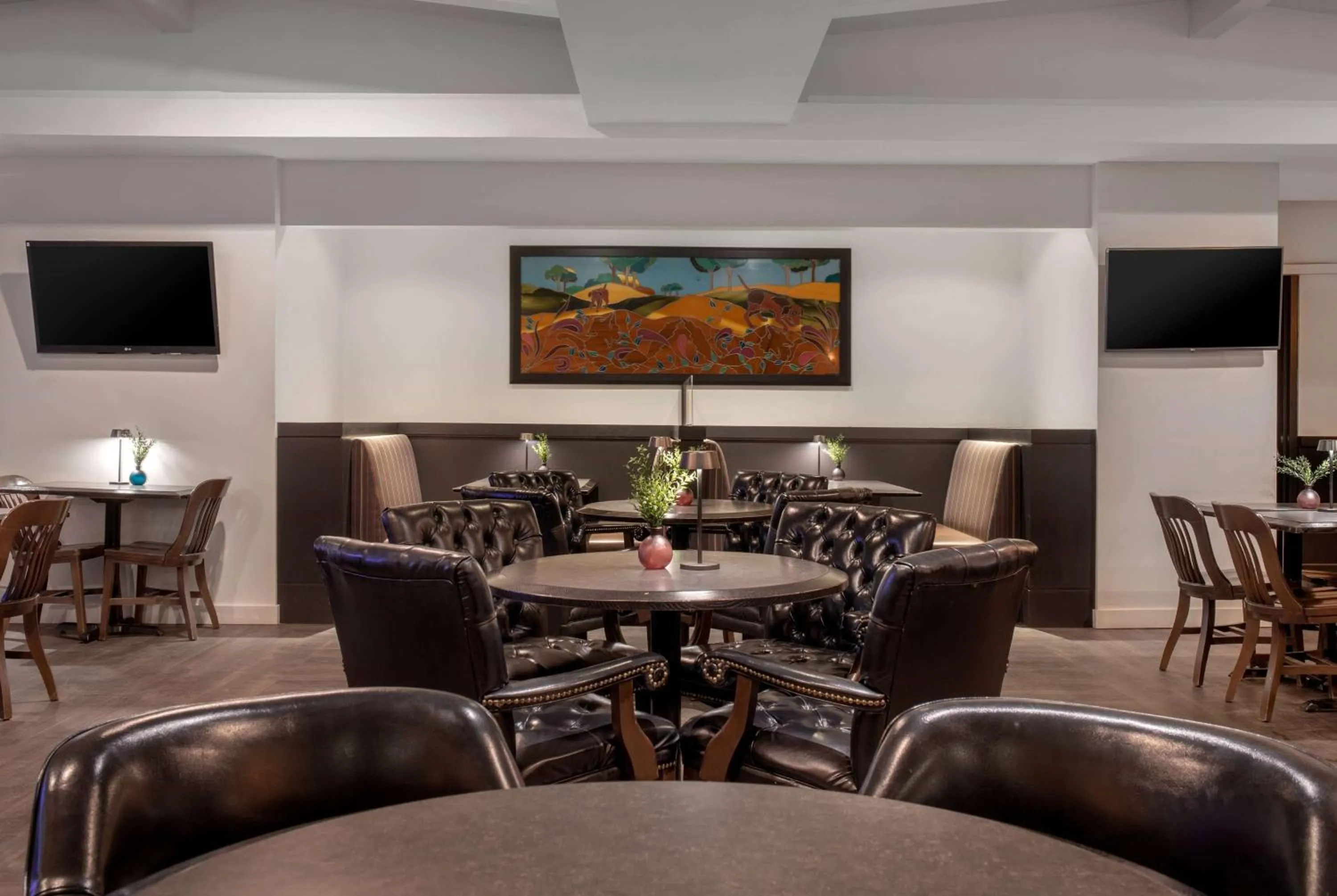 Restaurant/places to eat in Ramada Plaza by Wyndham Calgary Downtown