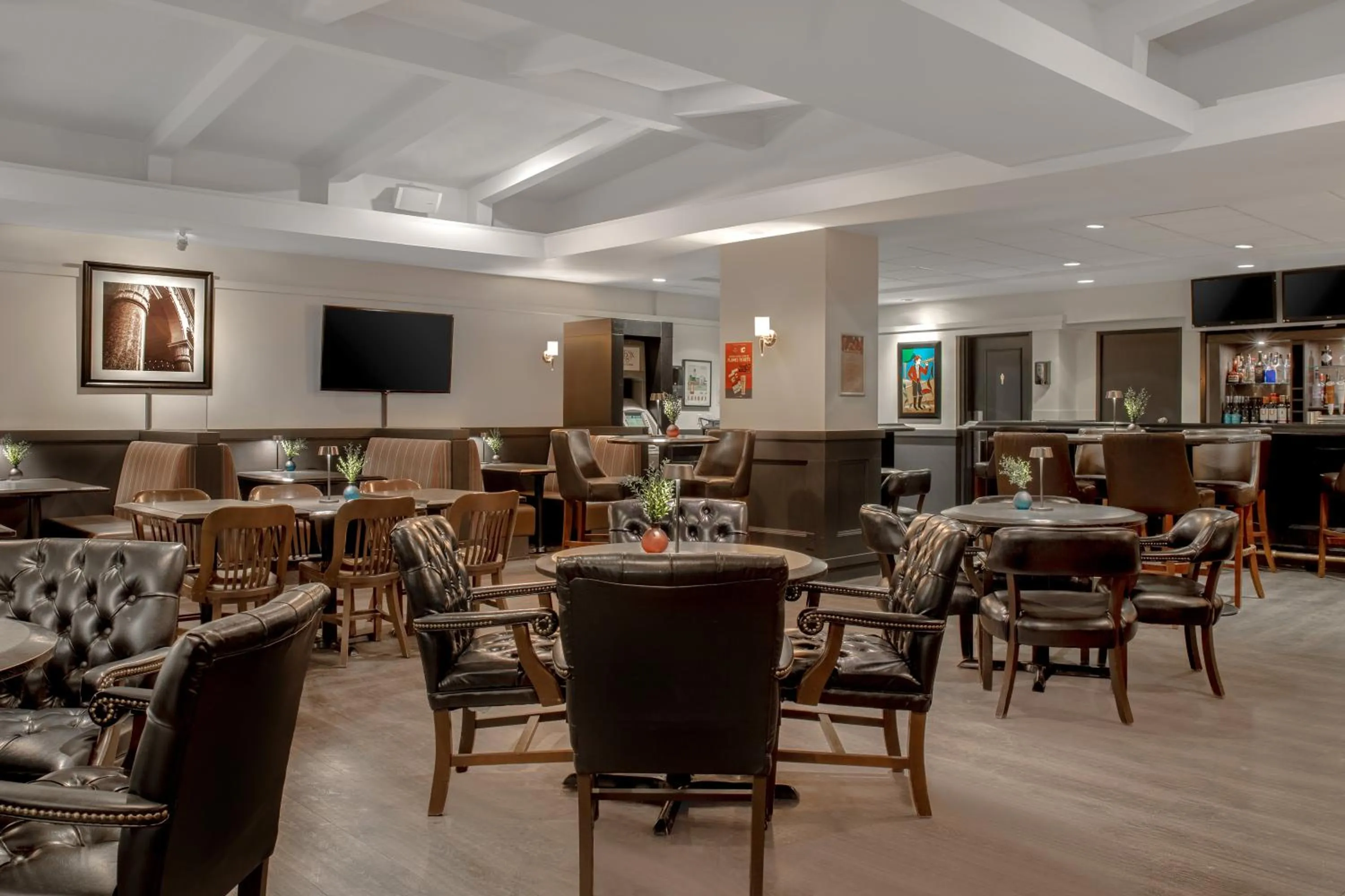 Restaurant/places to eat in Ramada Plaza by Wyndham Calgary Downtown