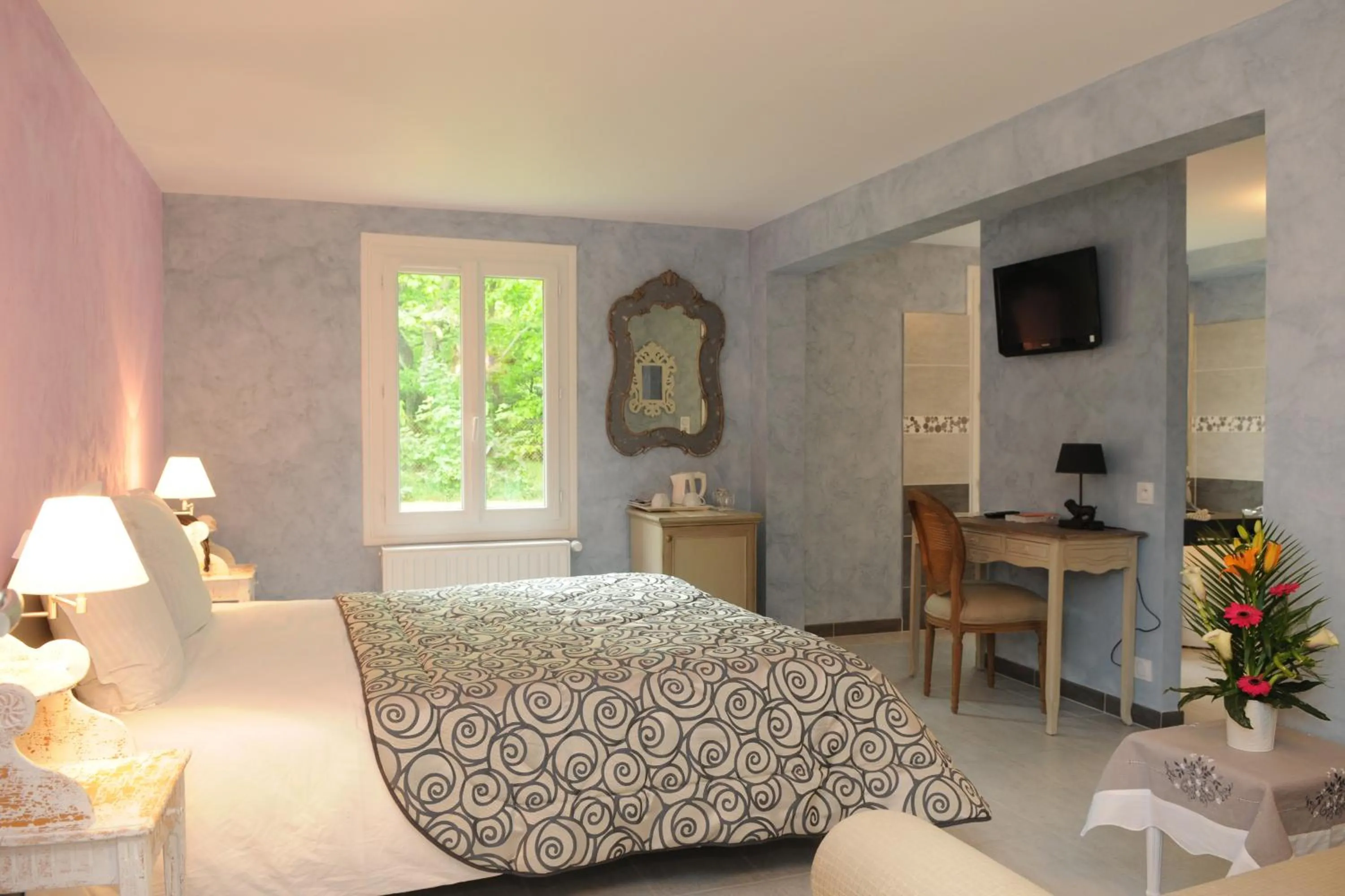 Bed in Logis Domaine De Valaudran