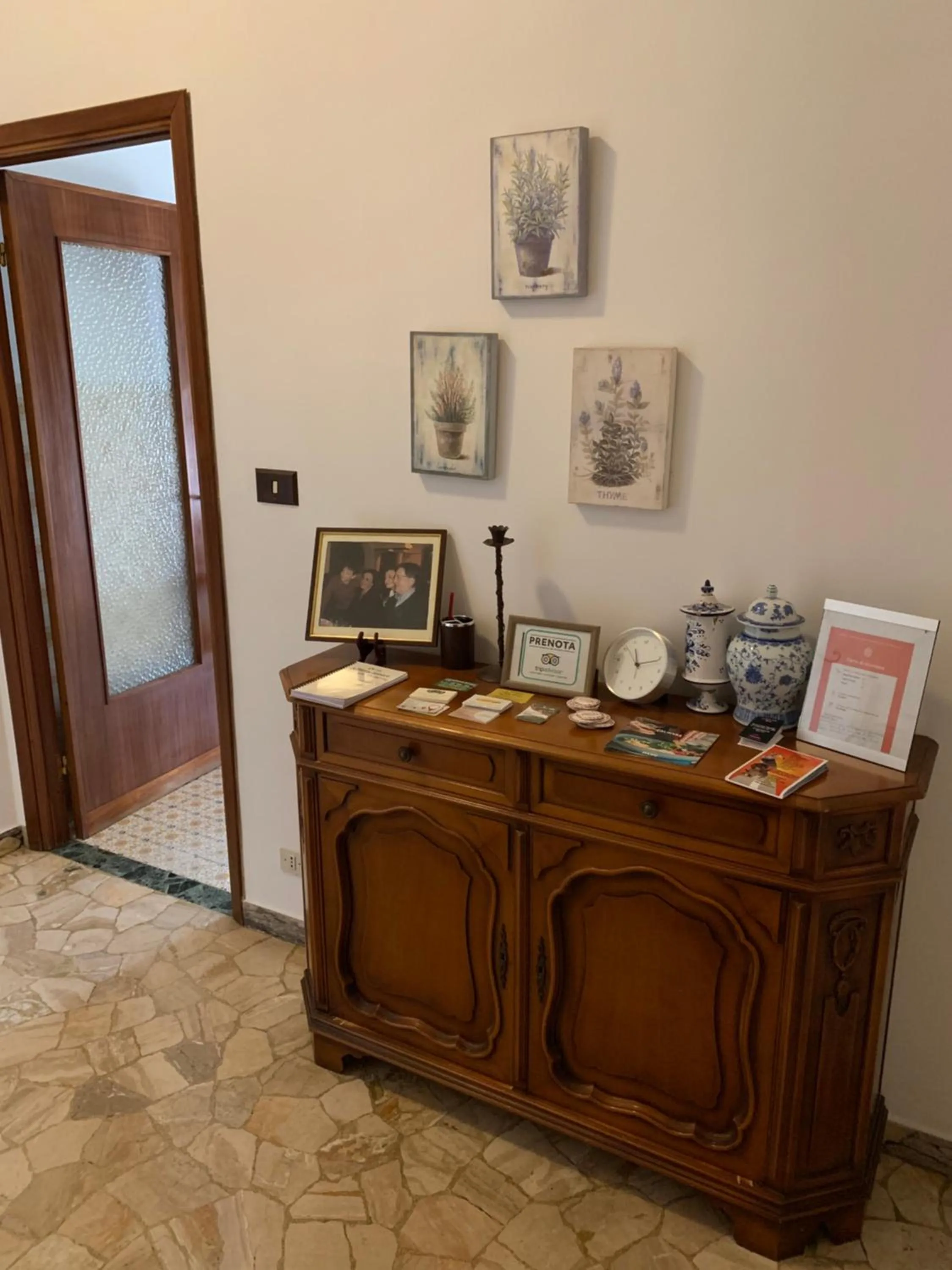 Lobby or reception in Affittacamere Serravalle Shopping