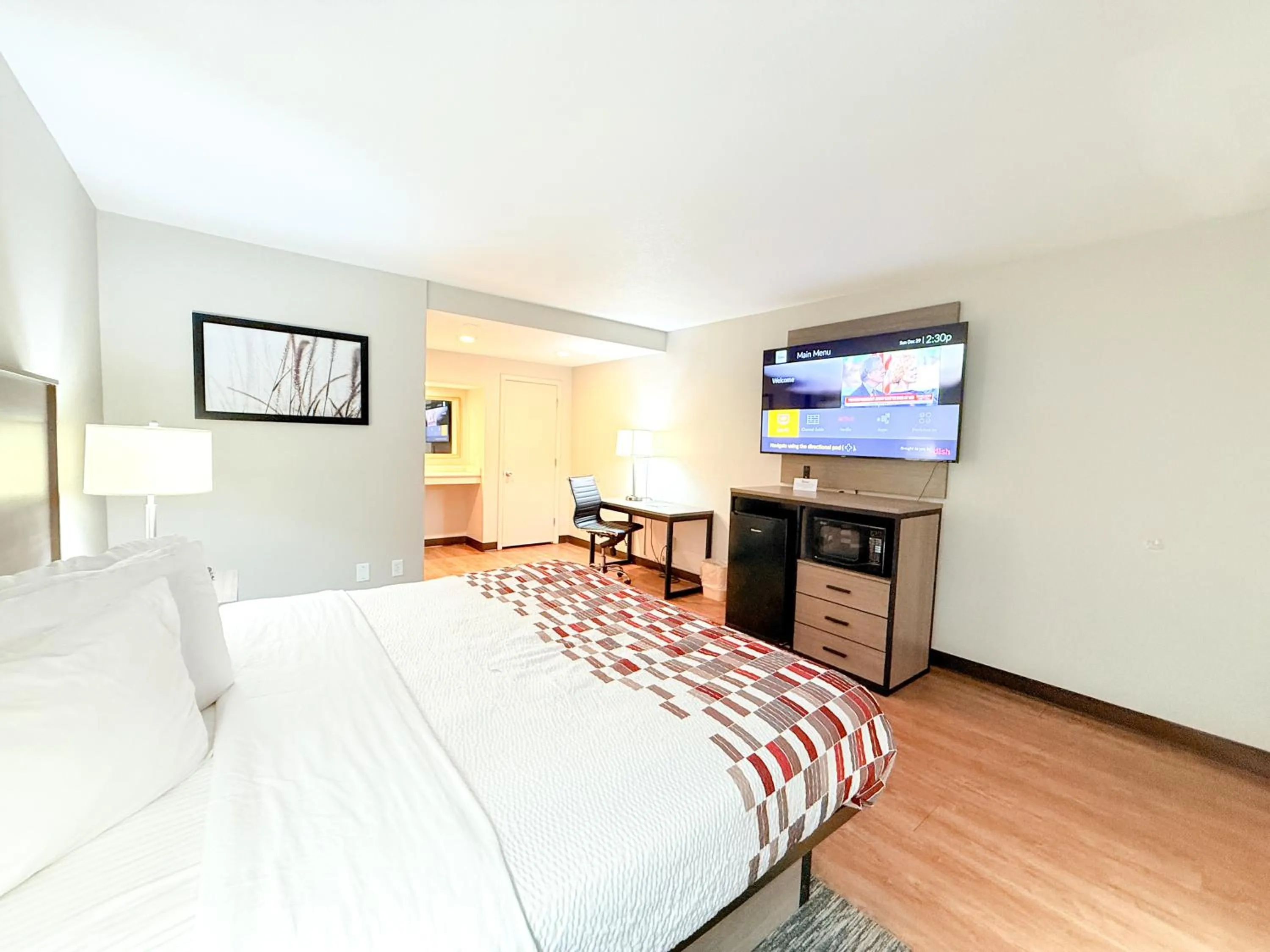 Bed in Red Roof Inn Tucson Downtown - University