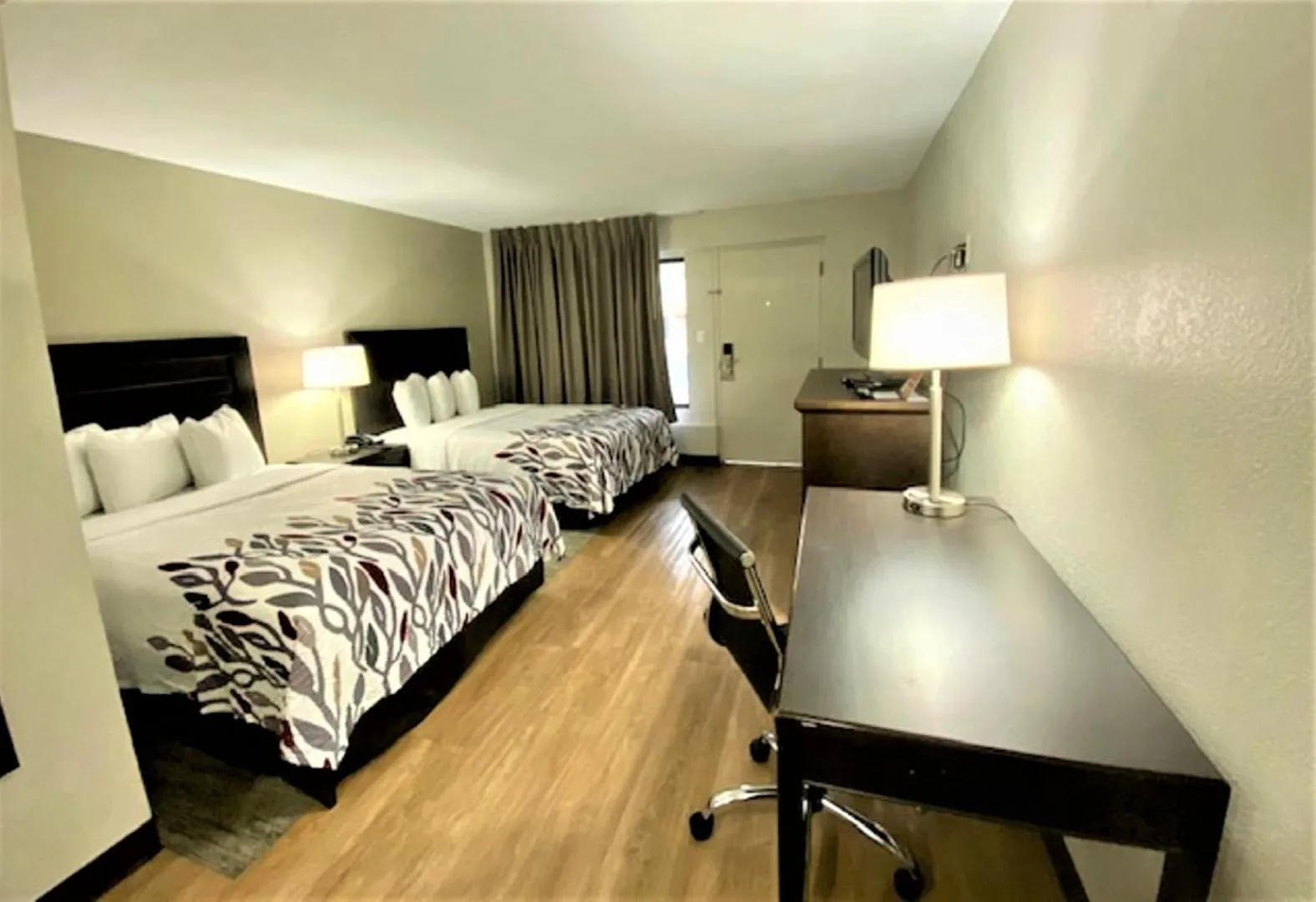 Bedroom, Bed in Red Roof Inn Tucson Downtown - University