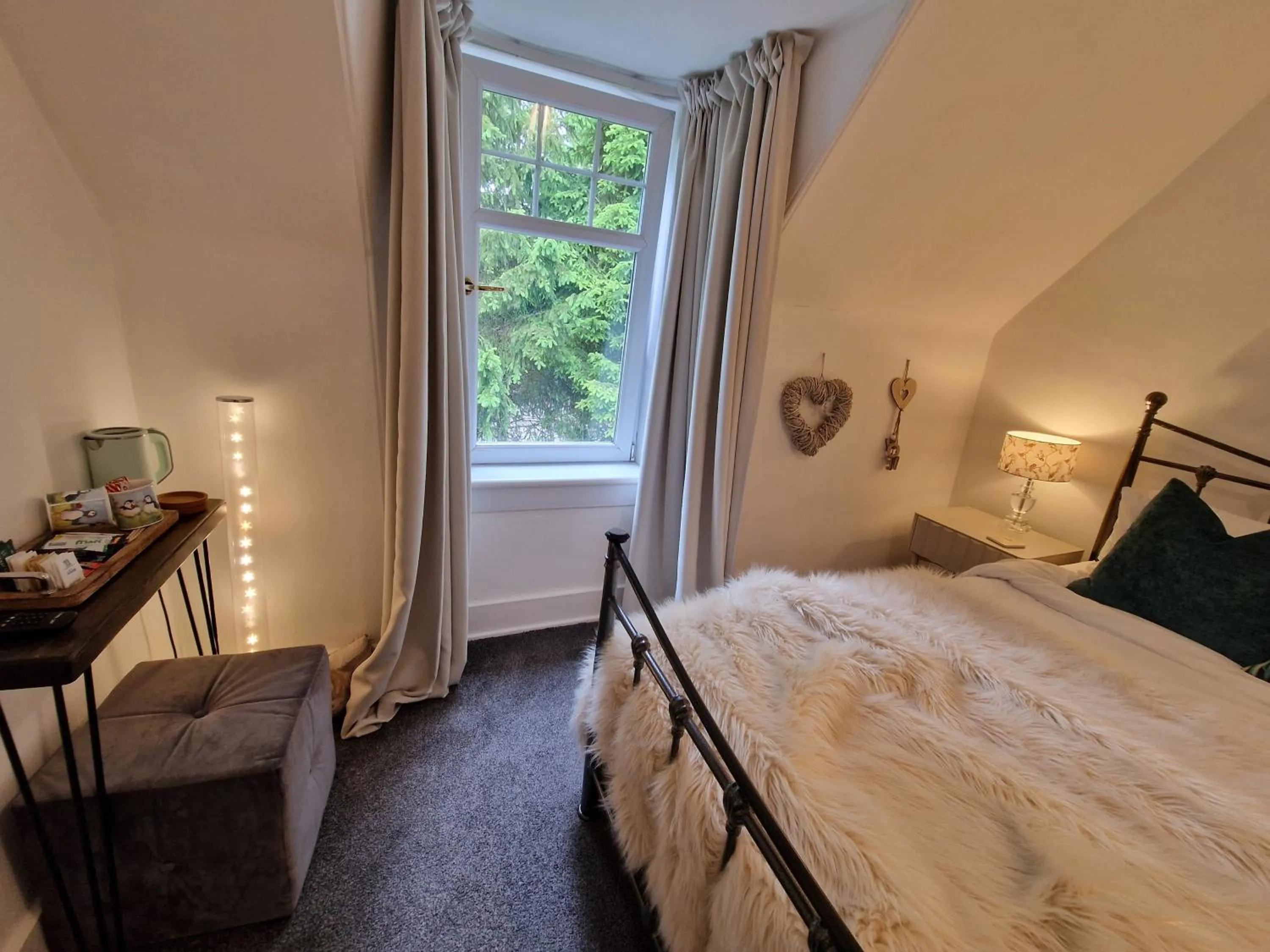 Bed in Eagle View Guest House