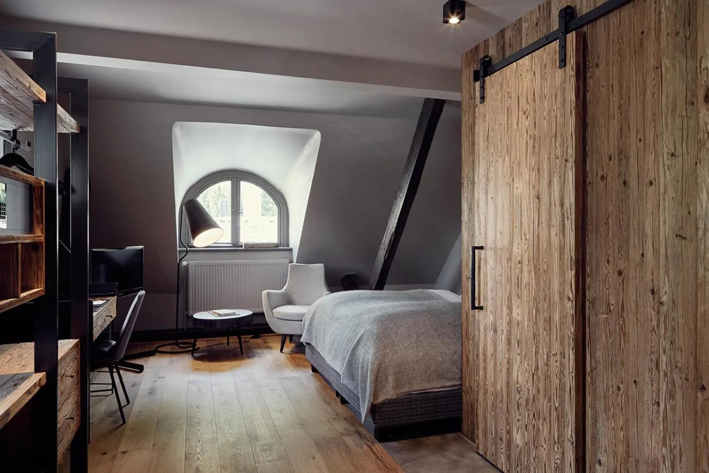 Photo of the whole room, Bed in Landhaus Flottbek Boutique Hotel