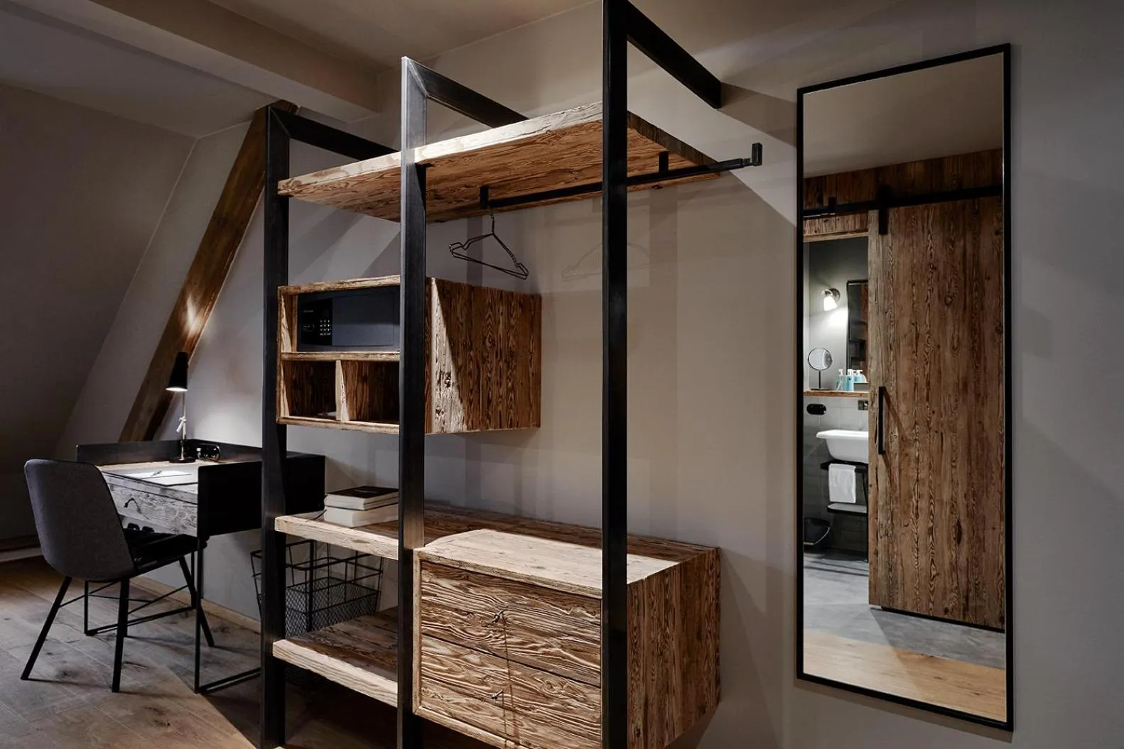 Photo of the whole room, Bed in Landhaus Flottbek Boutique Hotel