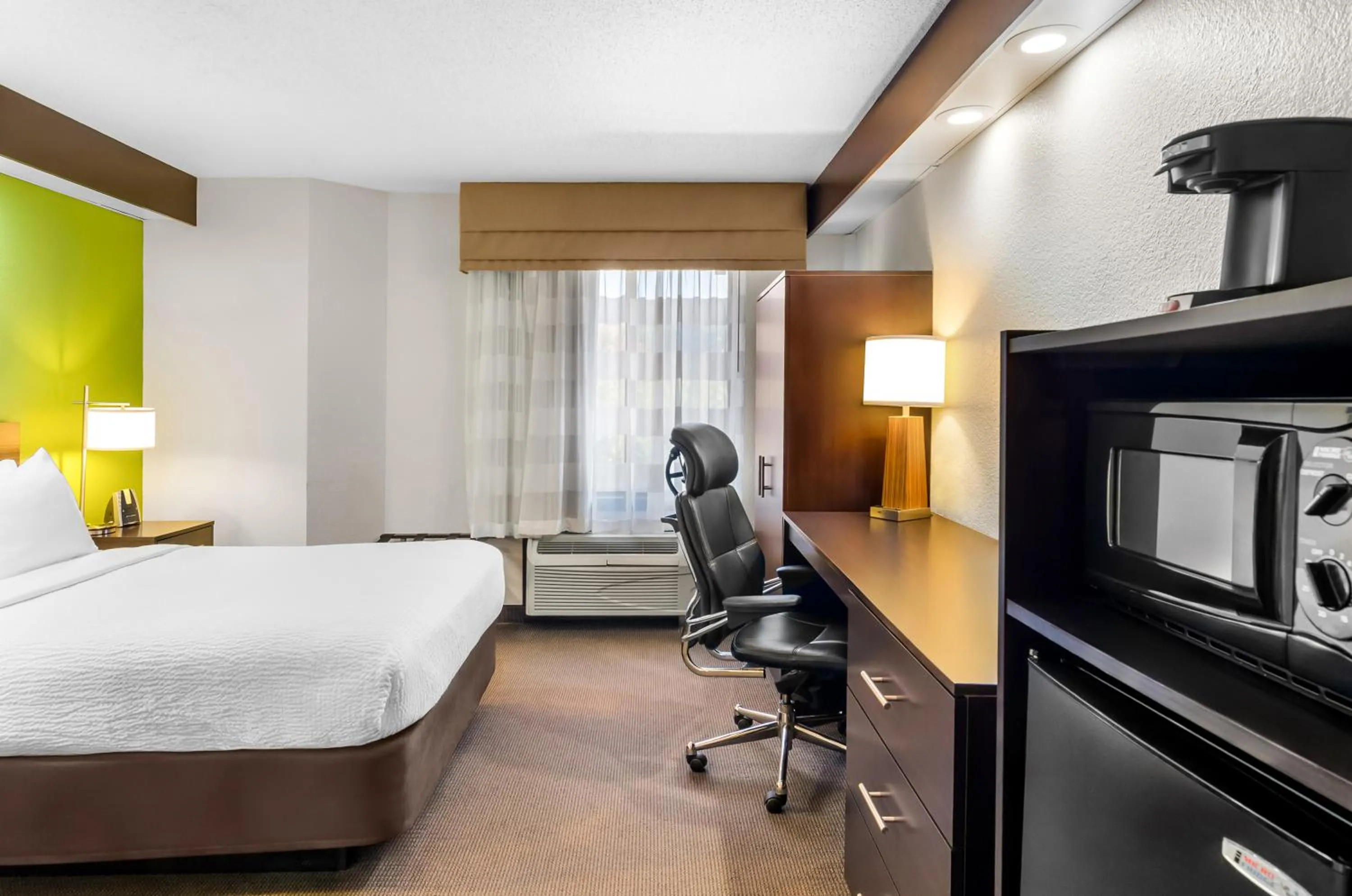 Bedroom, Bed in Sleep Inn Beaver- Beckley