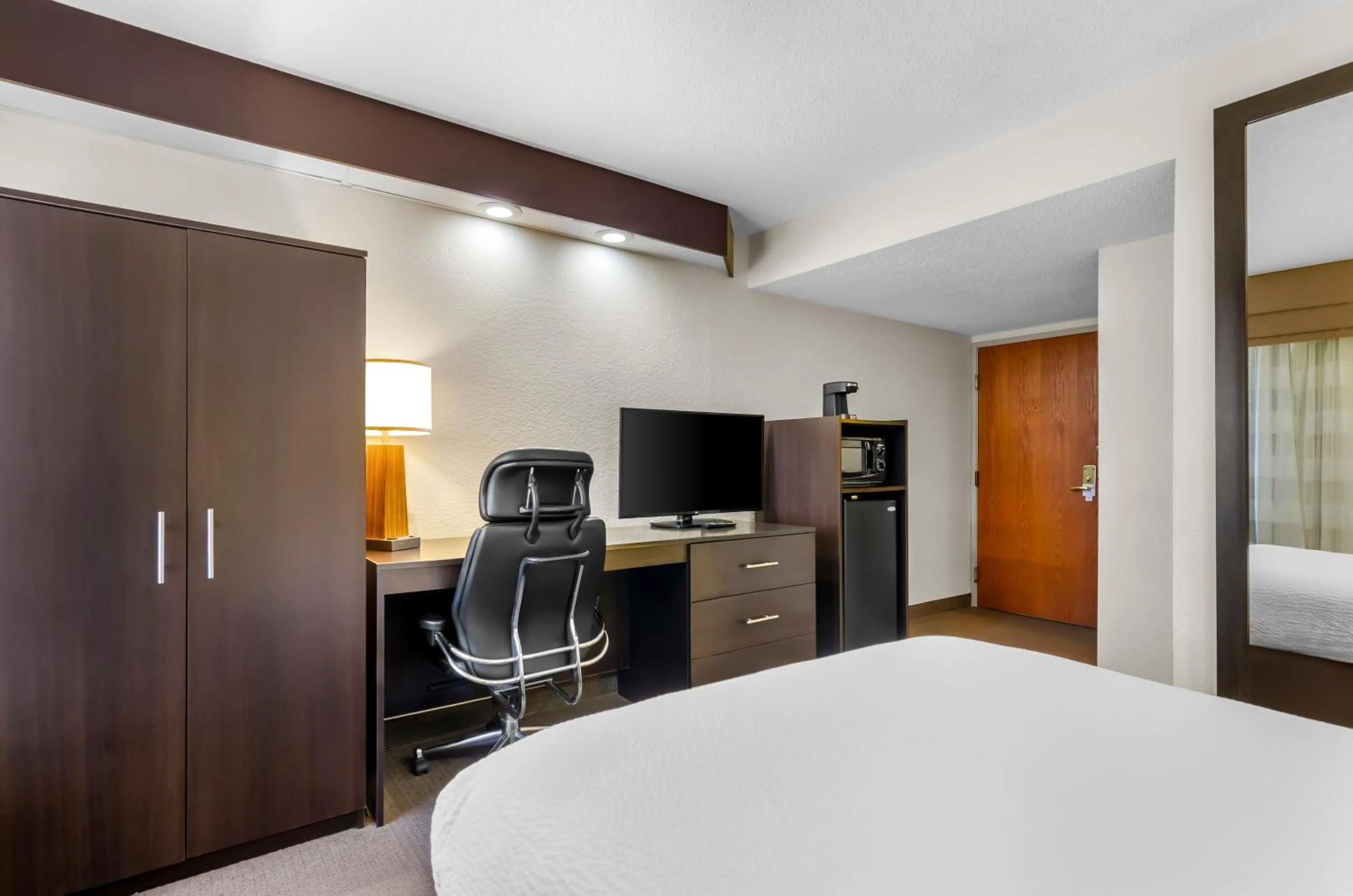 Bedroom, Bed in Sleep Inn Beaver- Beckley