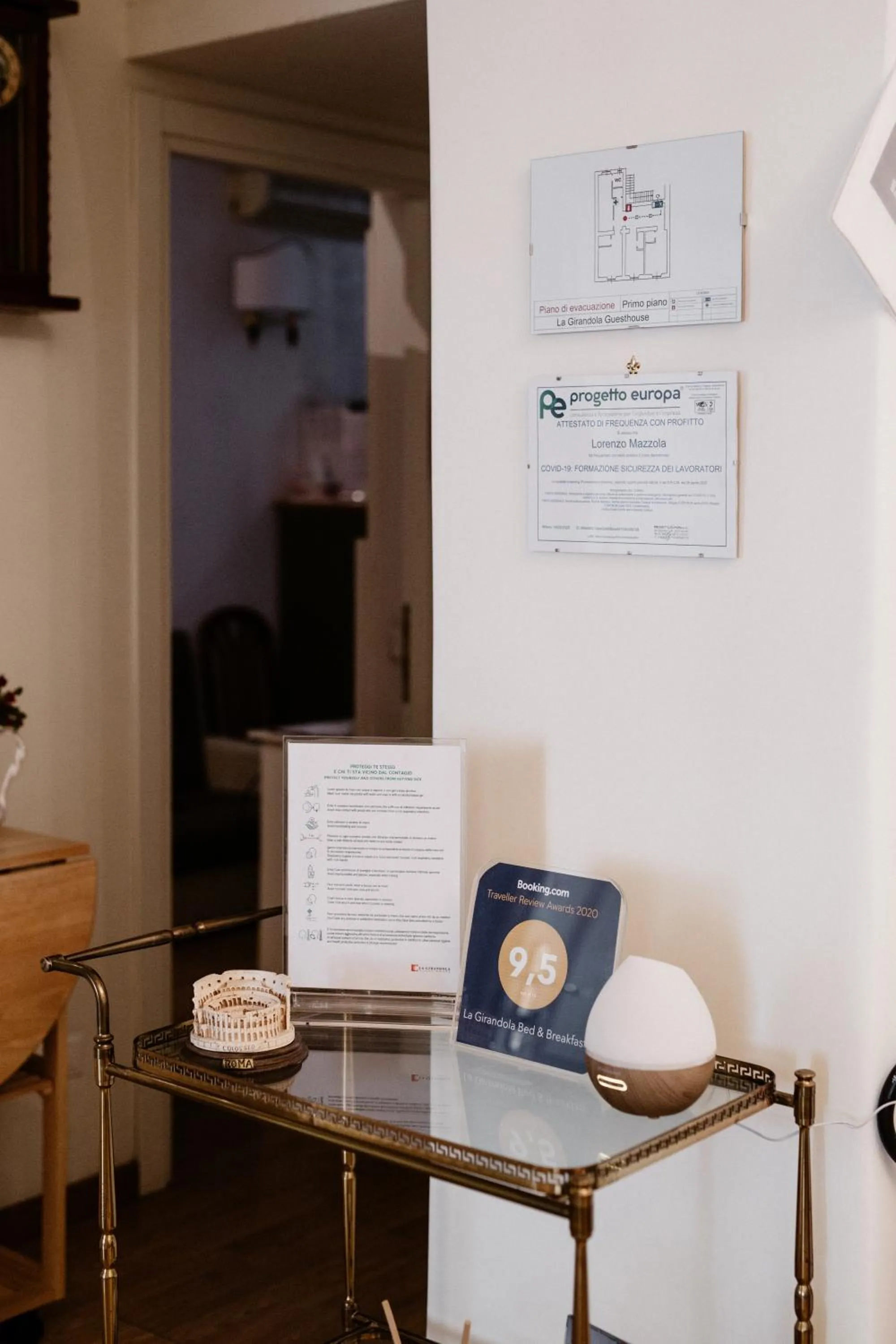 Communal lounge/ TV room in La Girandola Bed & Breakfast