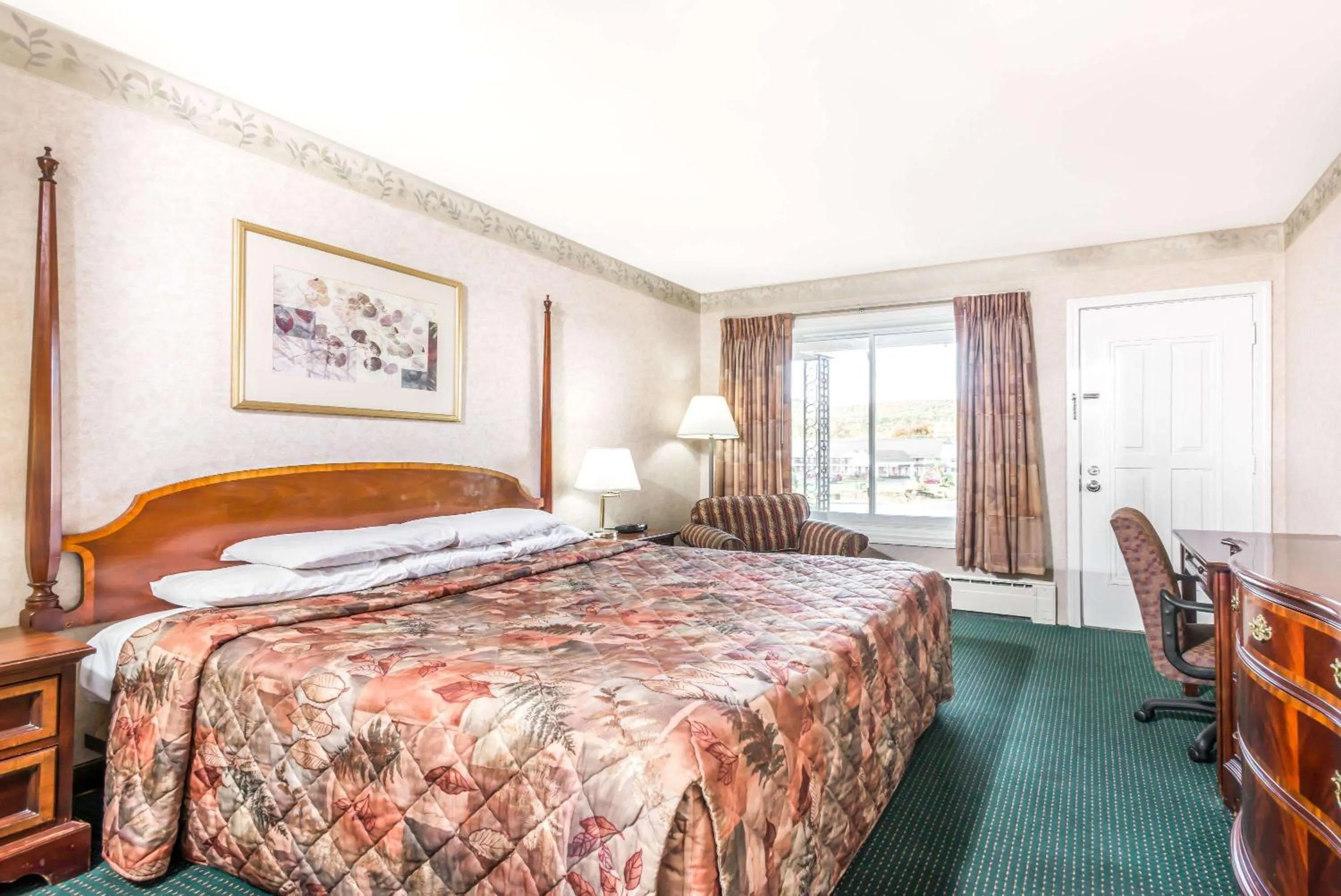 Photo of the whole room in Knights Inn Lenox