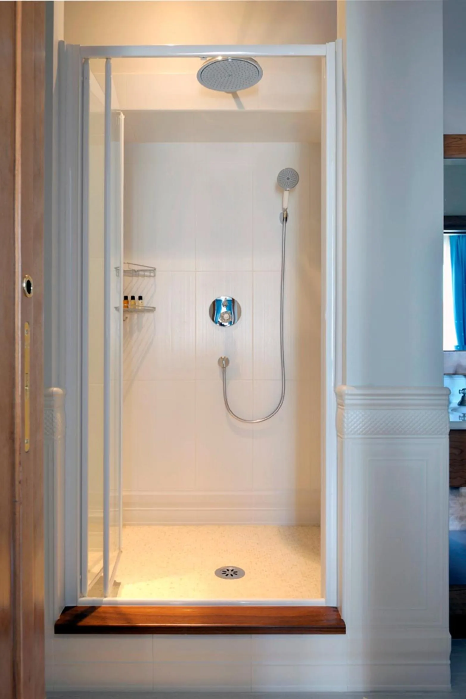 Shower in Dea Suite Roma