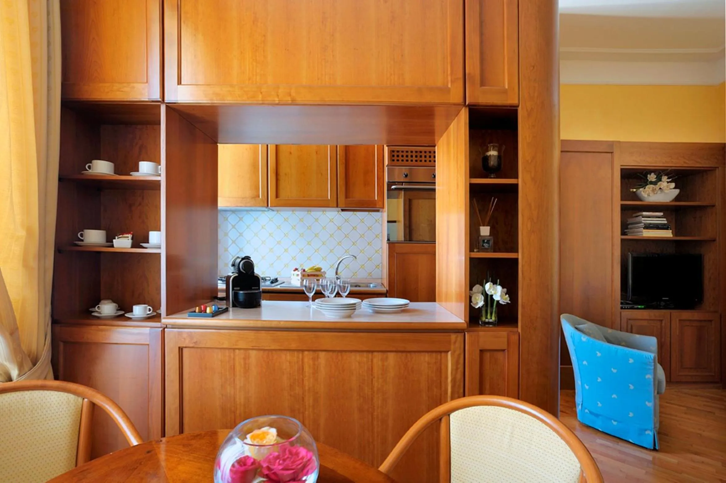 Kitchen or kitchenette in Dea Suite Roma