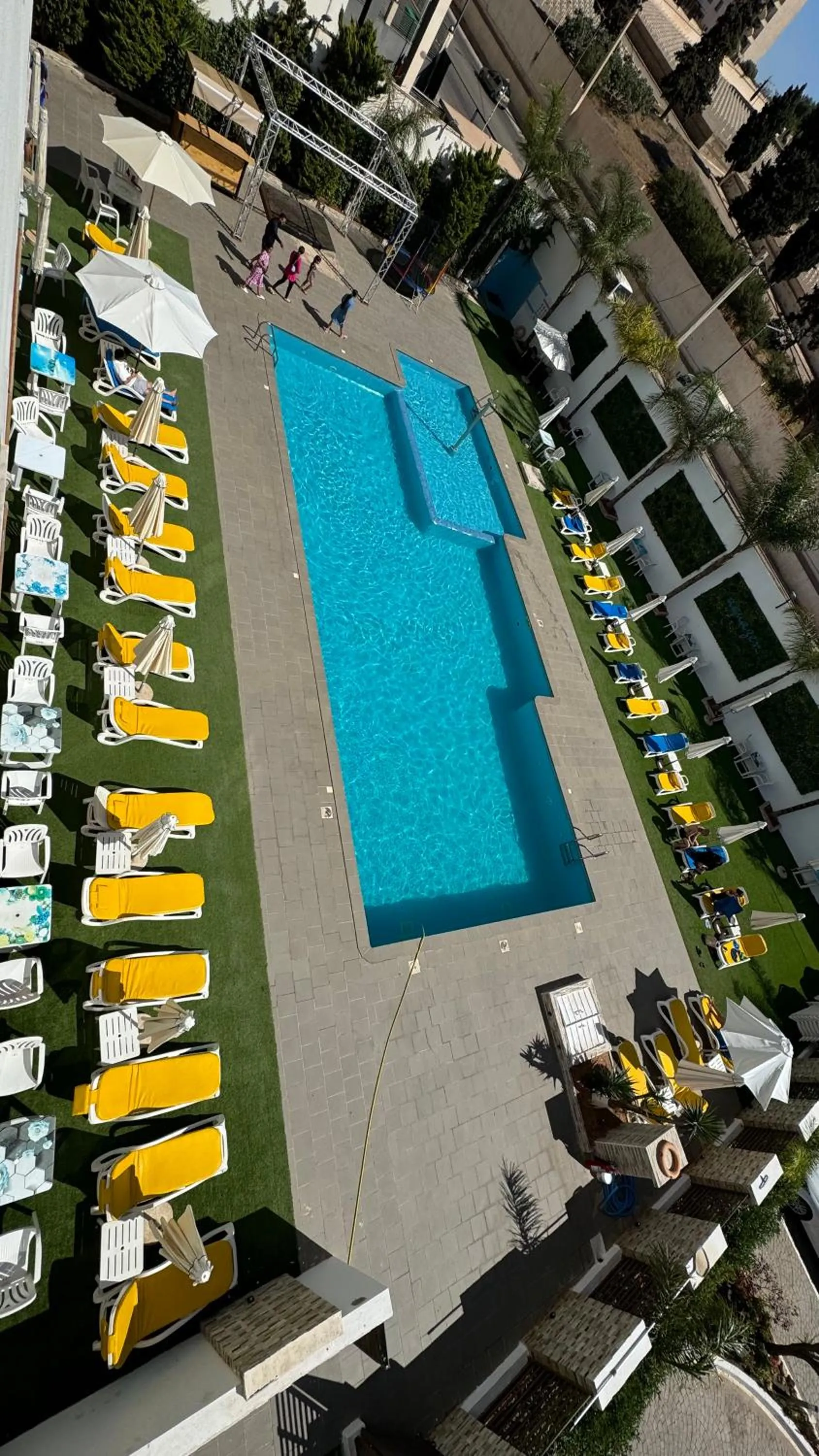 Swimming pool in Le Zenith Hotel Oran