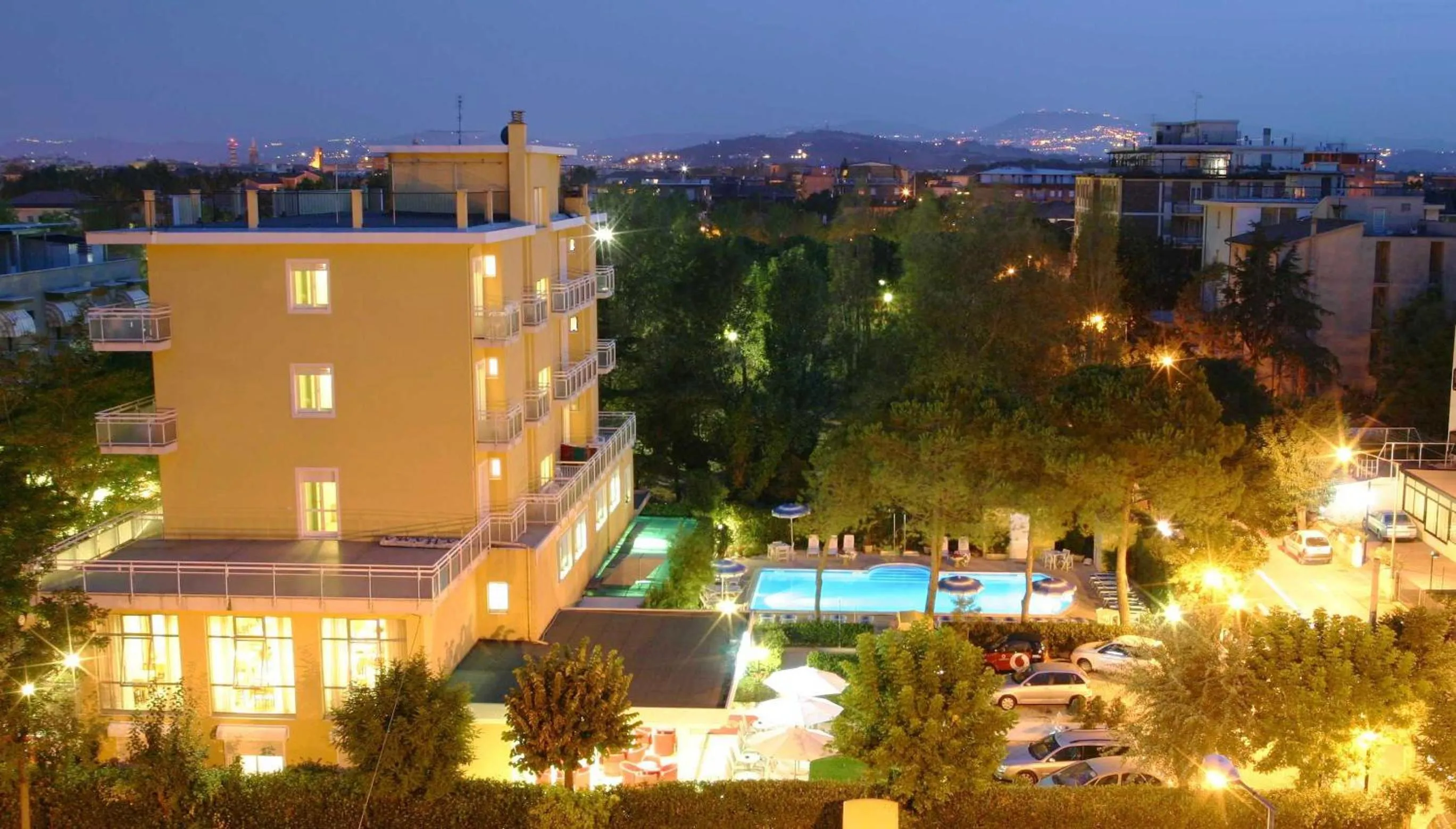 Facade/entrance in Hotel Bahama