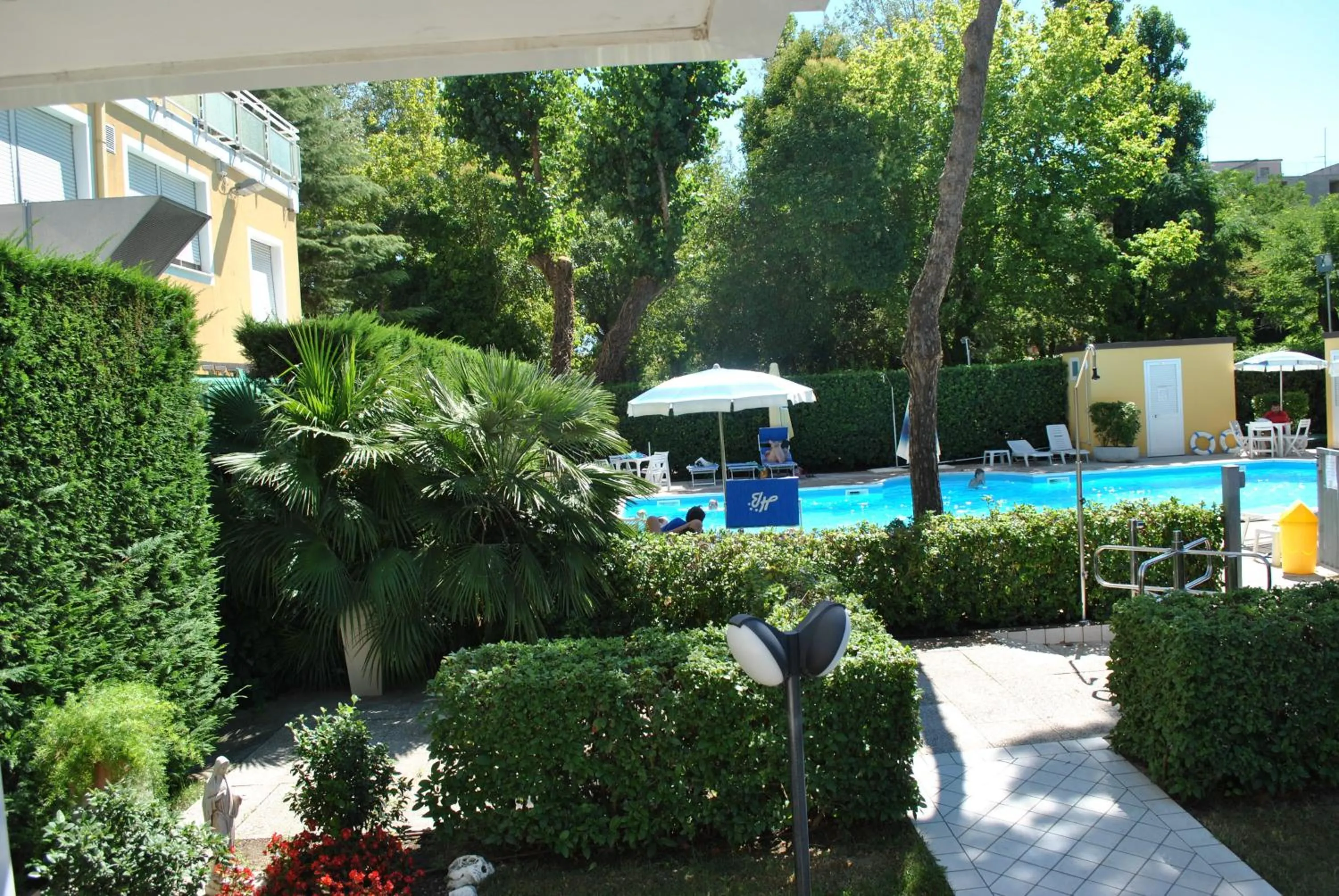 Swimming pool in Hotel Bahama