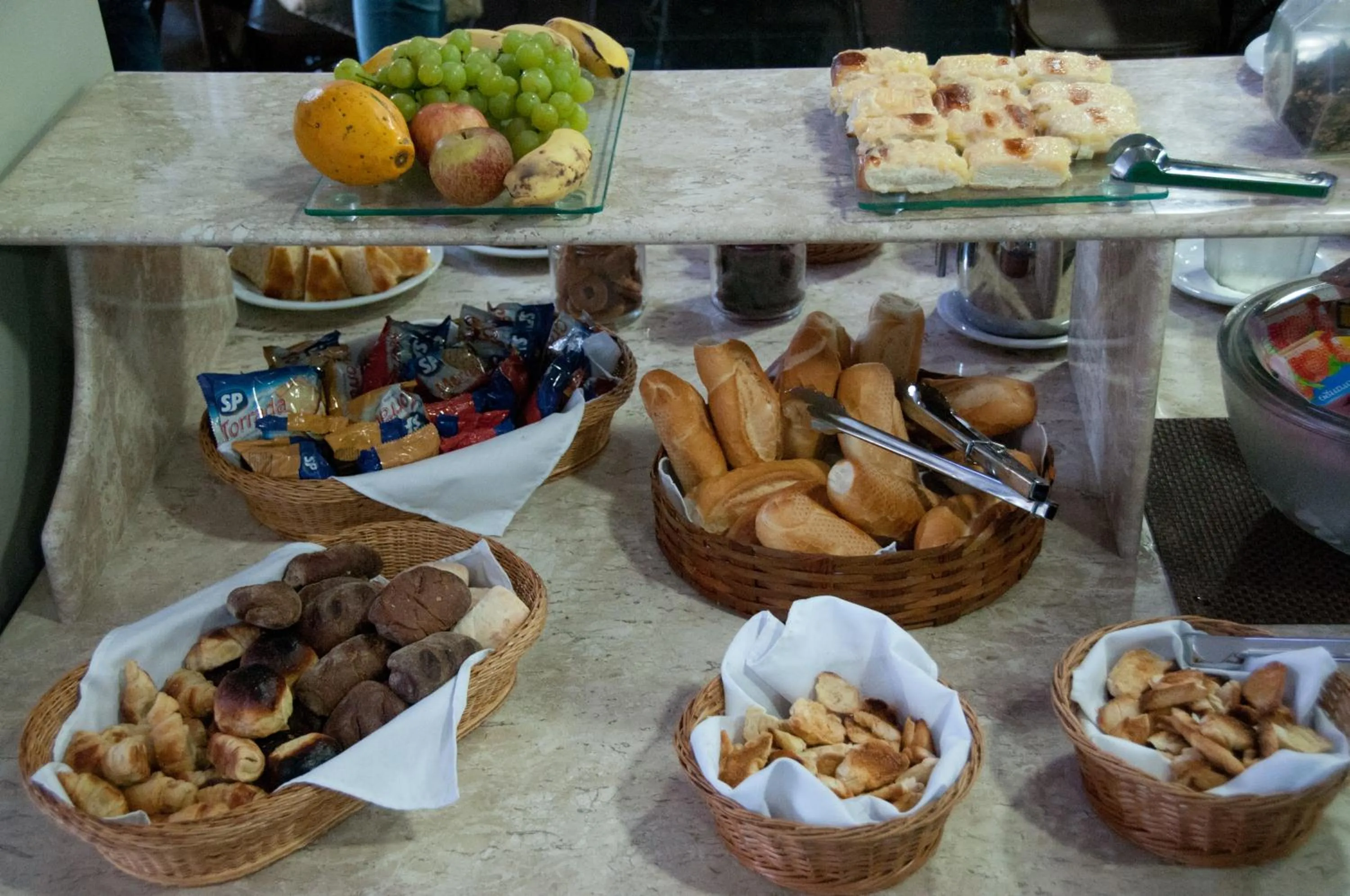 Restaurant/places to eat in Gallant Hotel