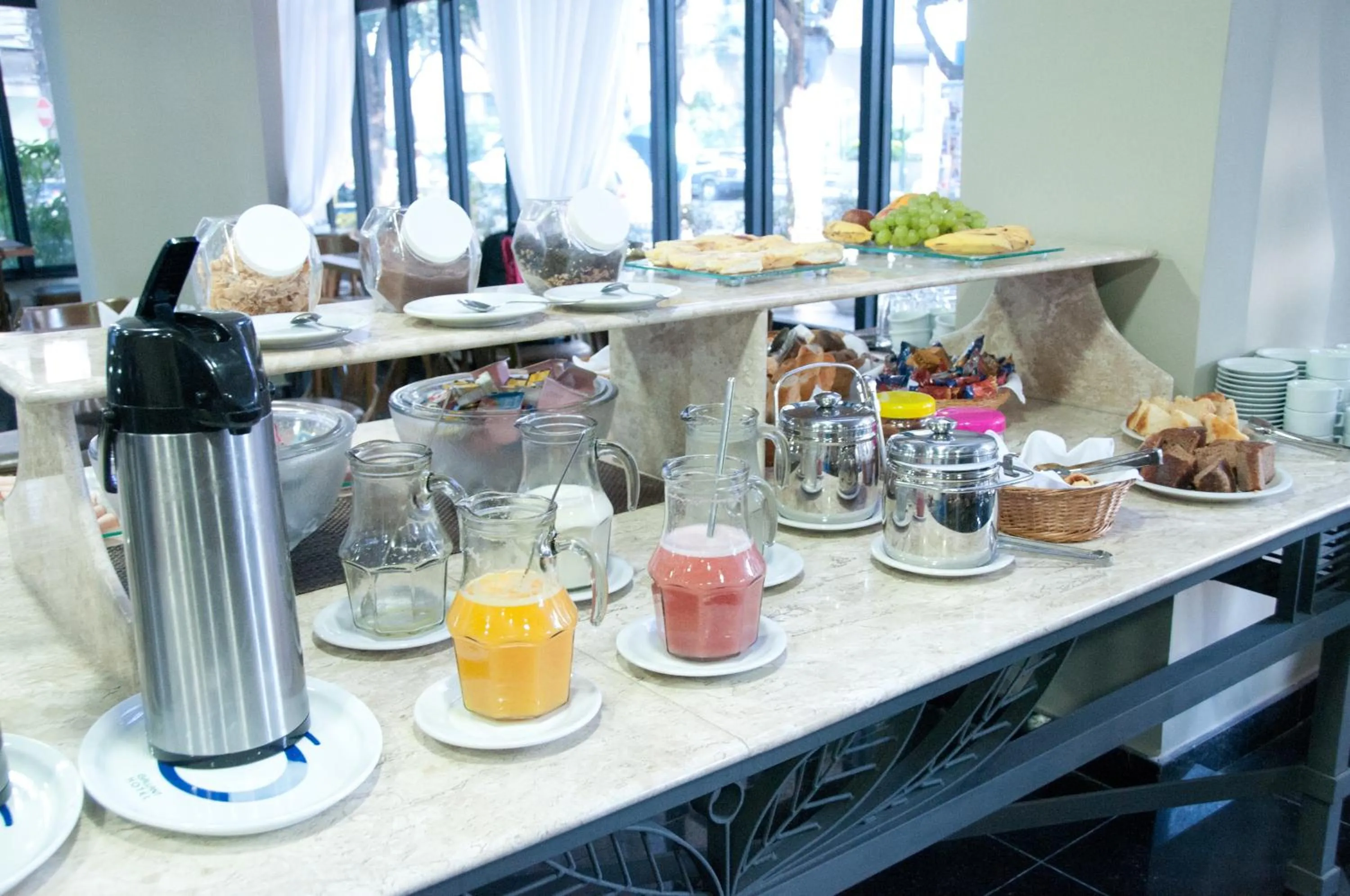 Restaurant/places to eat in Gallant Hotel