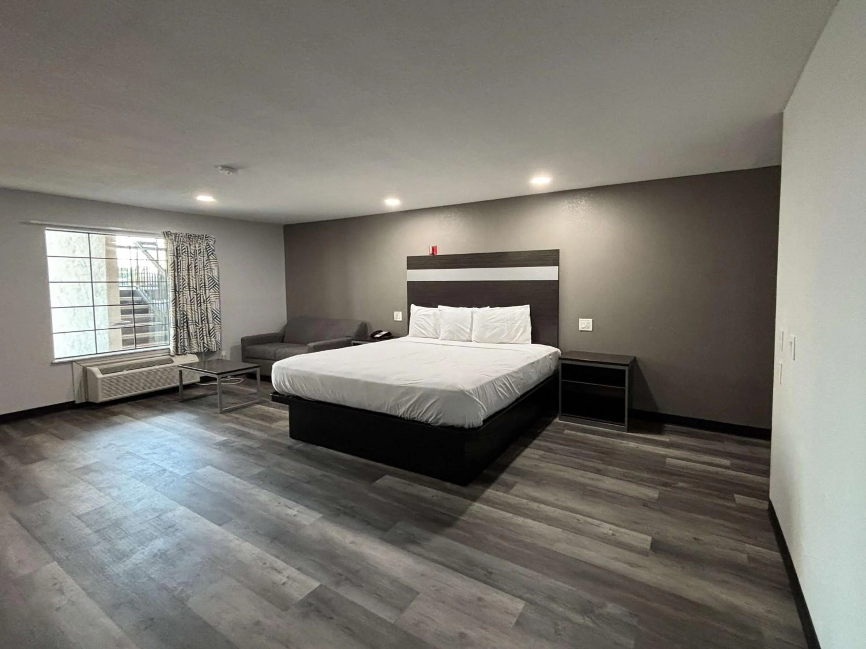 Bedroom, Bed in Americas Best Value Inn & Suites La Porte/Houston