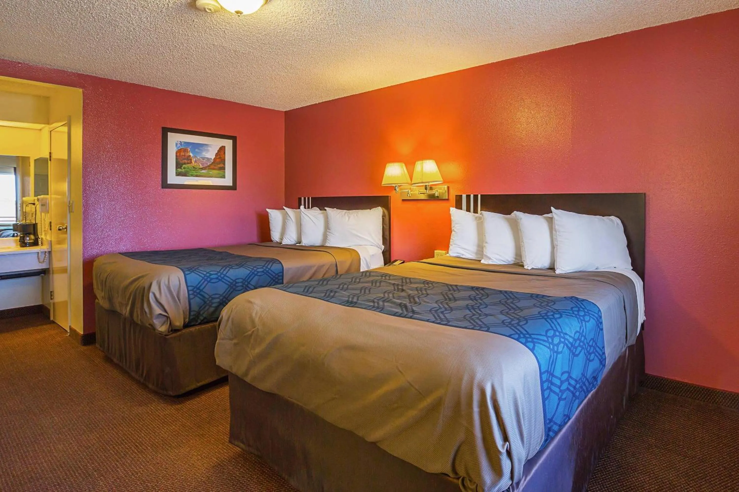 Bedroom, Bed in Econo Lodge Hurricane Zion Park Area