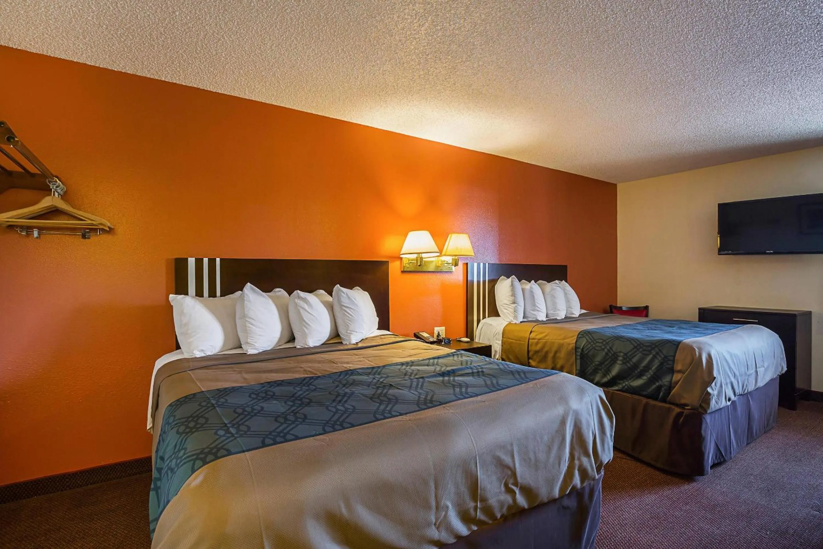 Bedroom, Bed in Econo Lodge Hurricane Zion Park Area