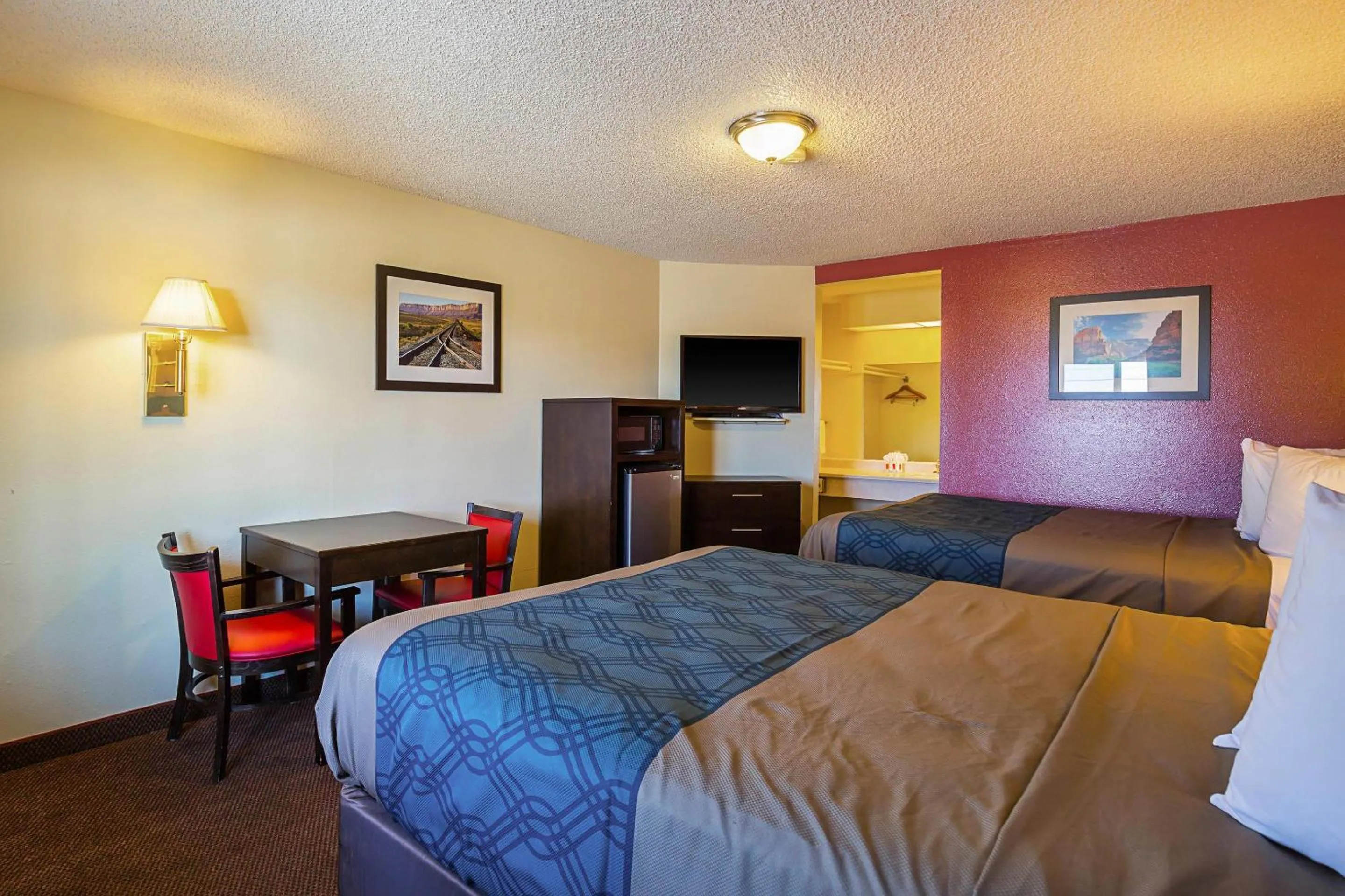 Bedroom, Bed in Econo Lodge Hurricane Zion Park Area
