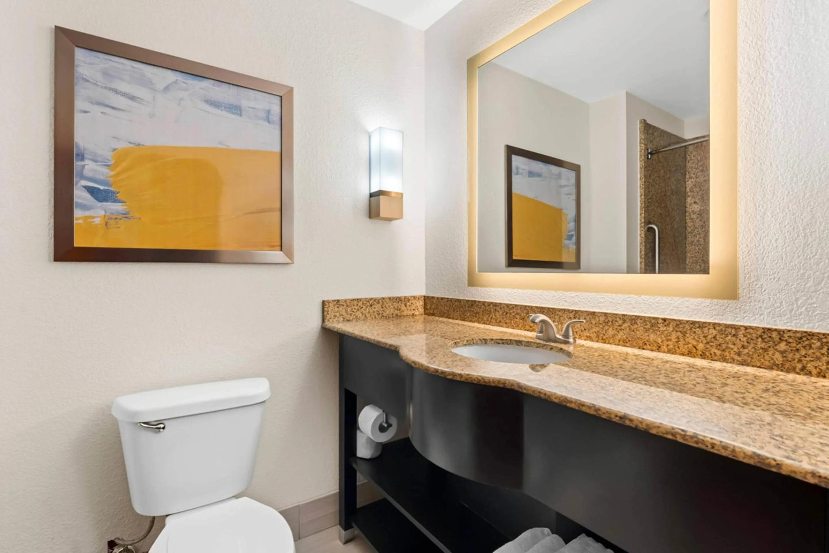 Bedroom in Comfort Suites Augusta Riverwatch