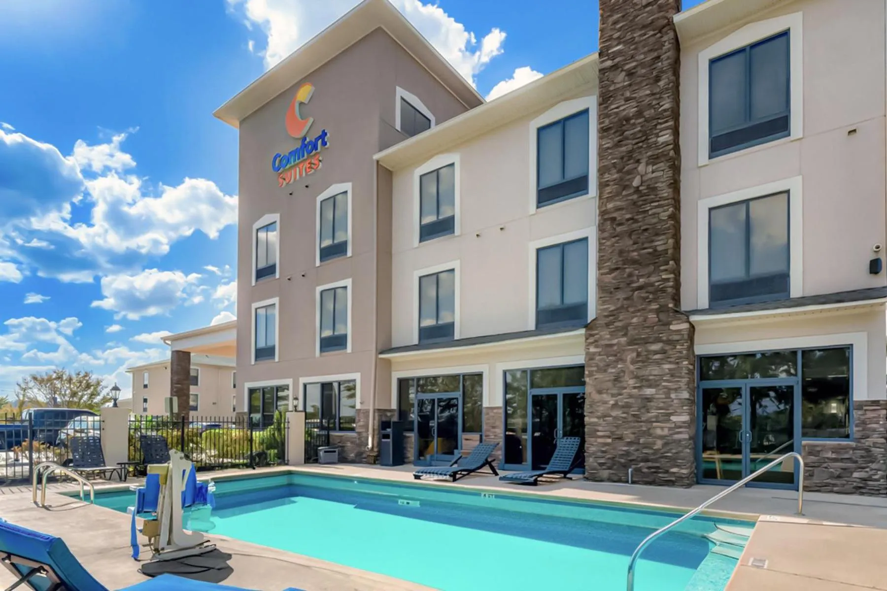 Property building in Comfort Suites Augusta Riverwatch