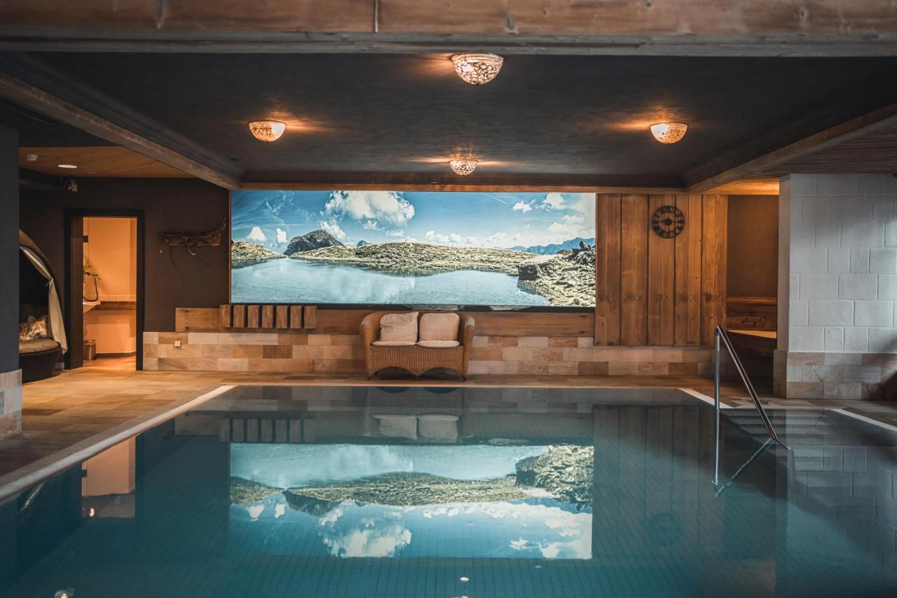 Swimming pool in Alpin Juwel - Bio und Lifestylehotel