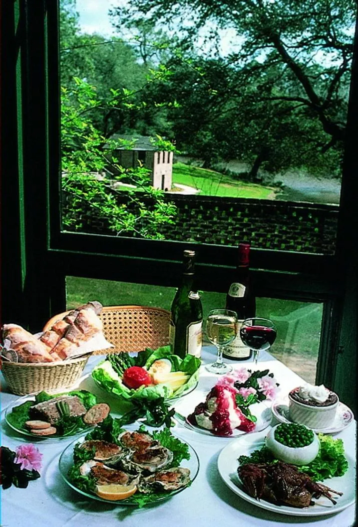 Restaurant/places to eat in The Inn at Middleton Place