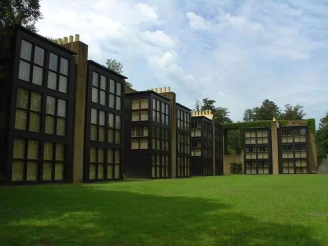 Facade/entrance in The Inn at Middleton Place