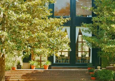 Facade/entrance in The Inn at Middleton Place