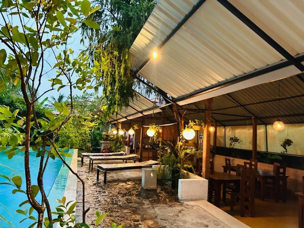 Restaurant/places to eat in Optimum Residencies