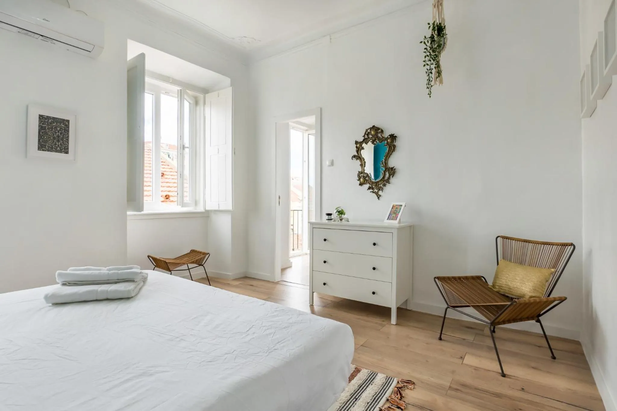 hair dresser, Bed in The Color Hostel