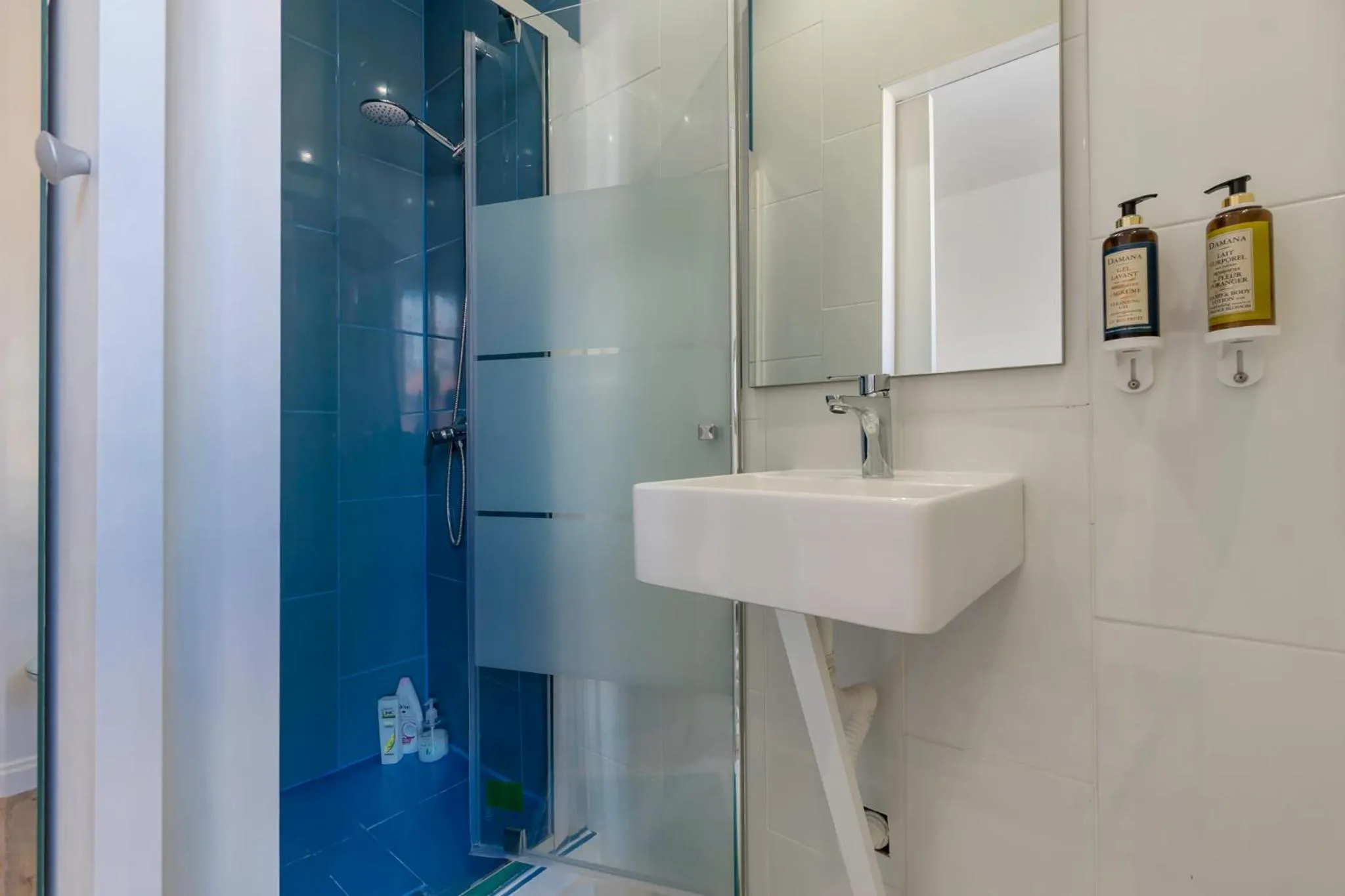 Bathroom in The Color Hostel