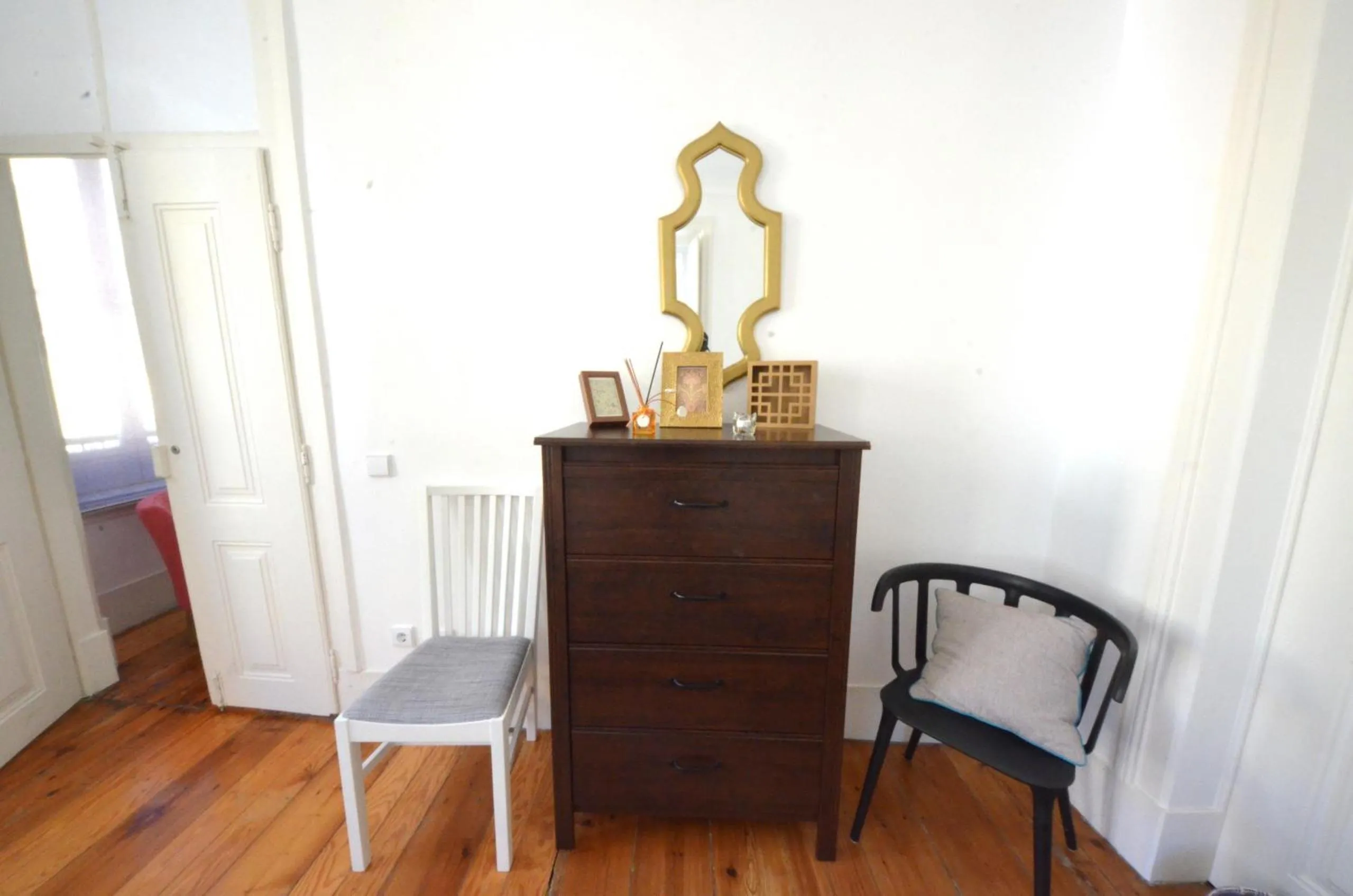 hair dresser in The Color Hostel