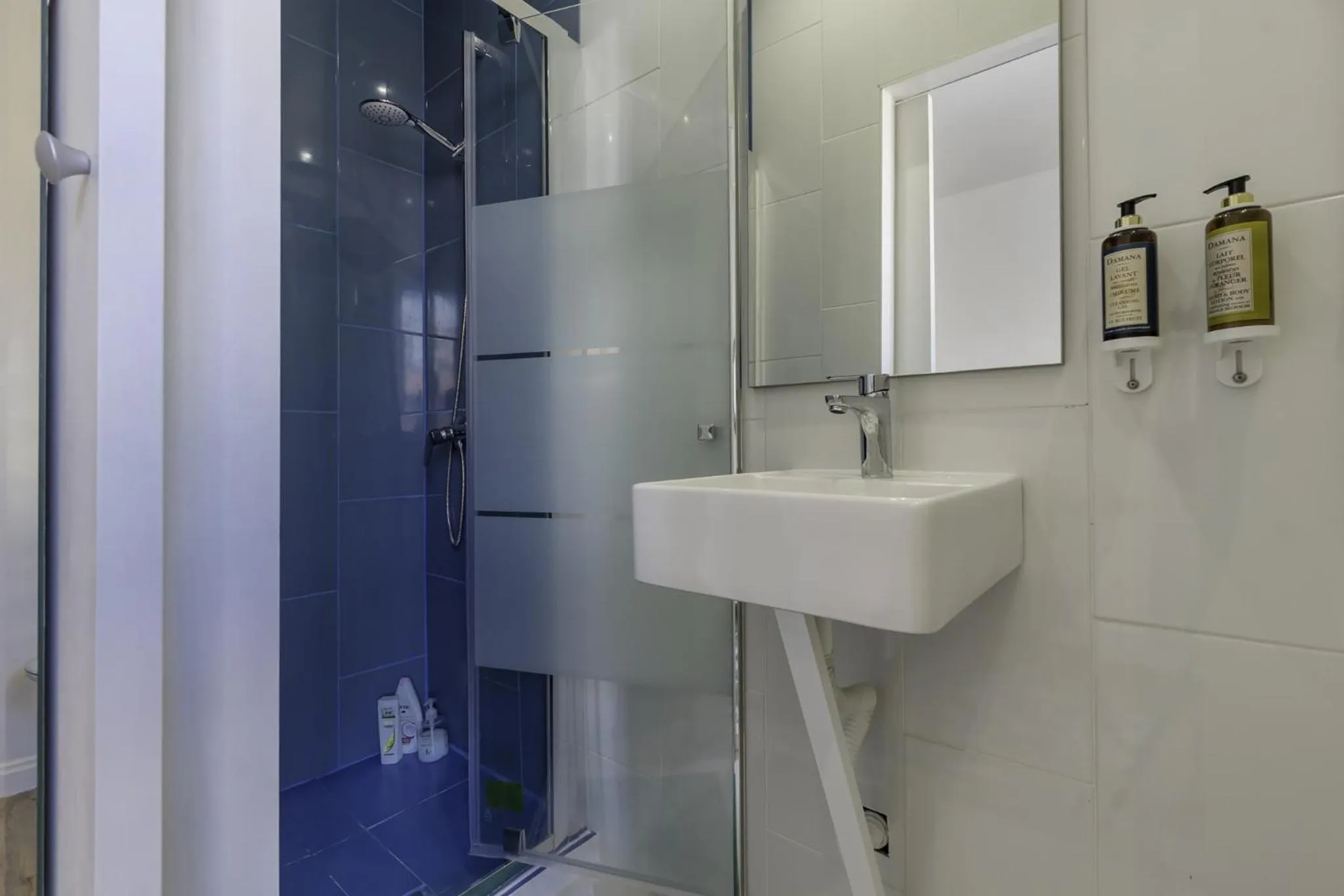 Shower in The Color Hostel