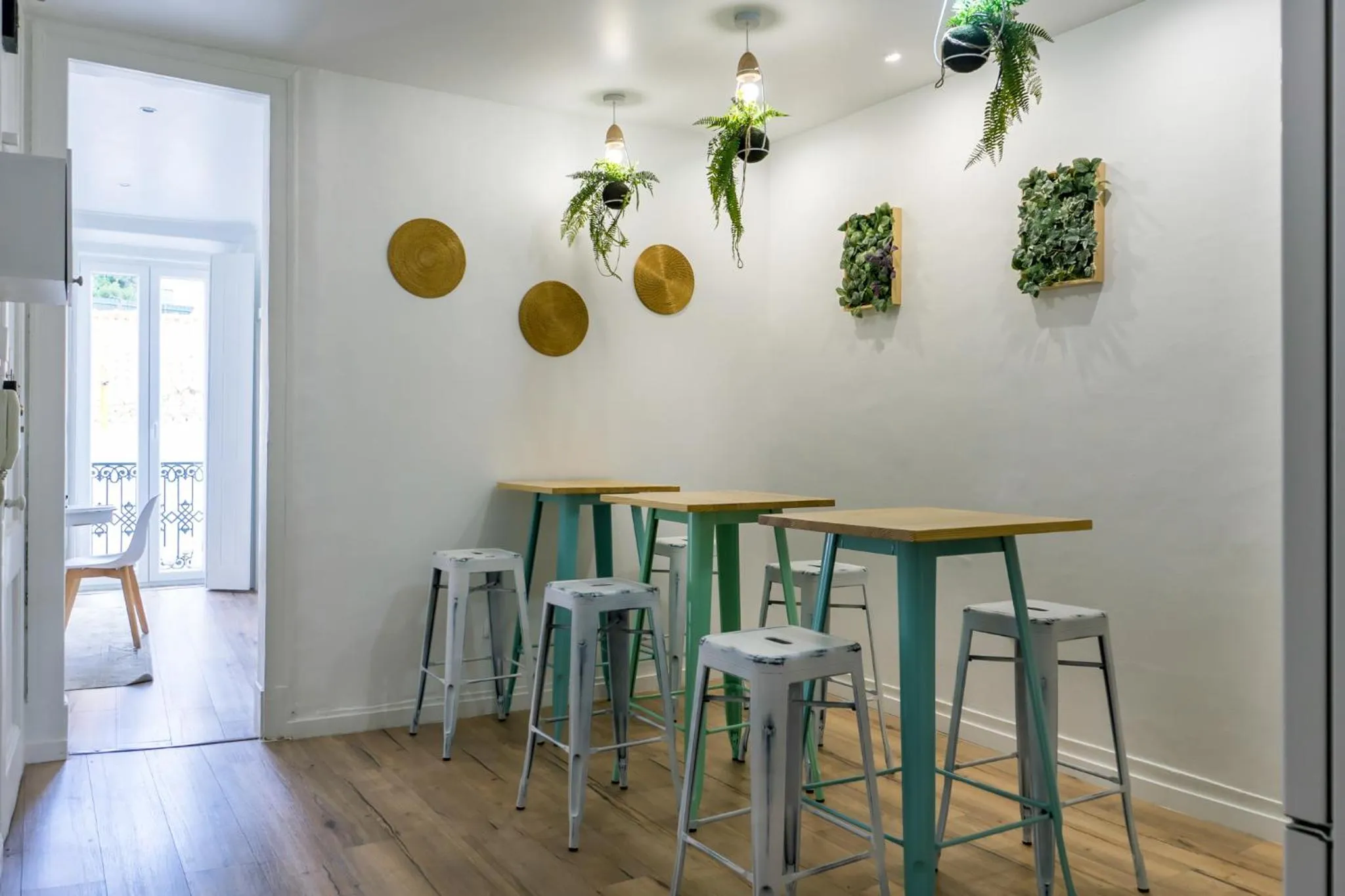 Restaurant/places to eat in The Color Hostel