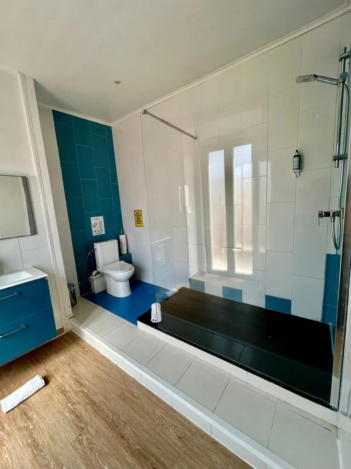 Bathroom in The Color Hostel