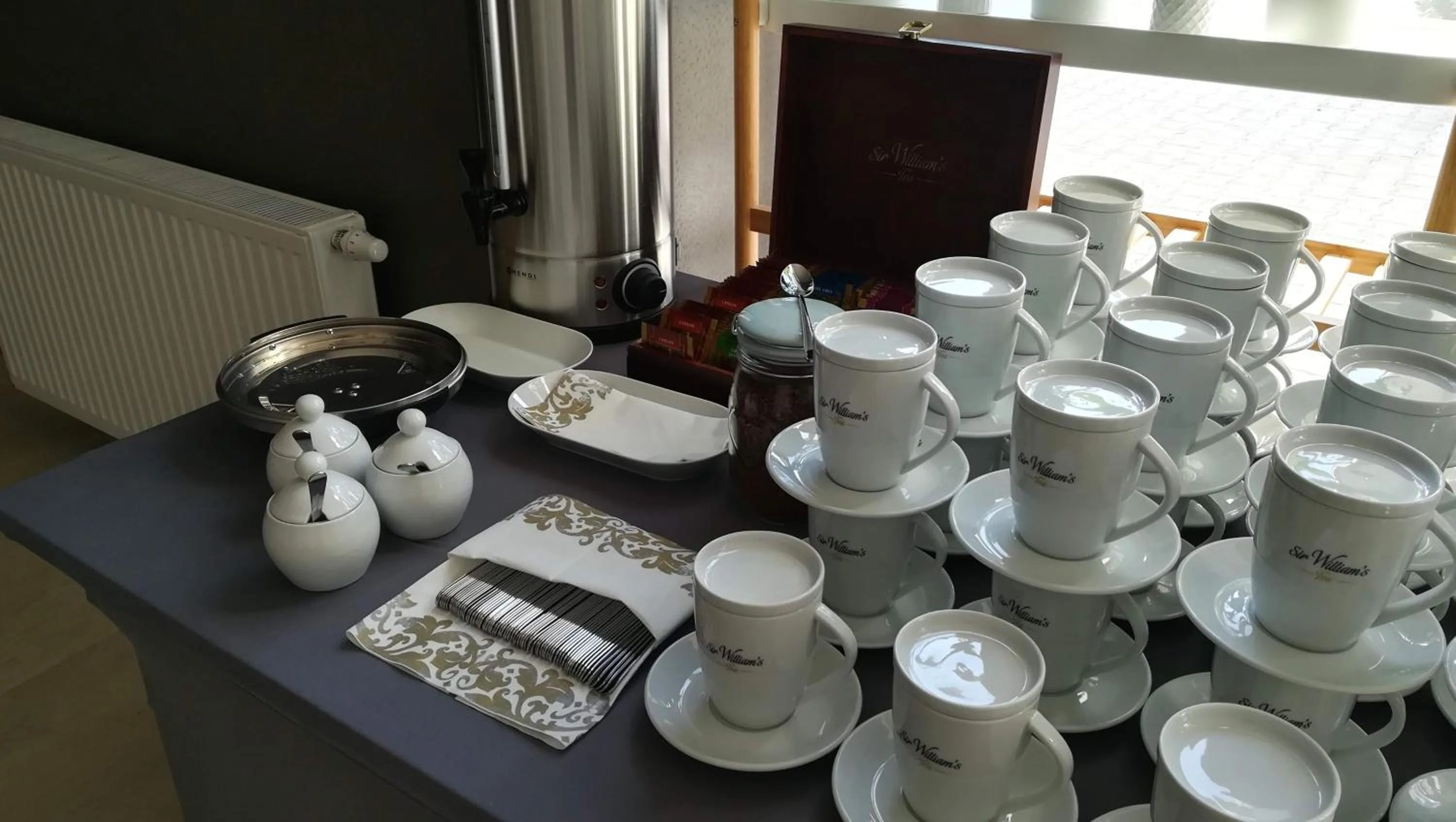 Restaurant/places to eat in Hotel Inner City