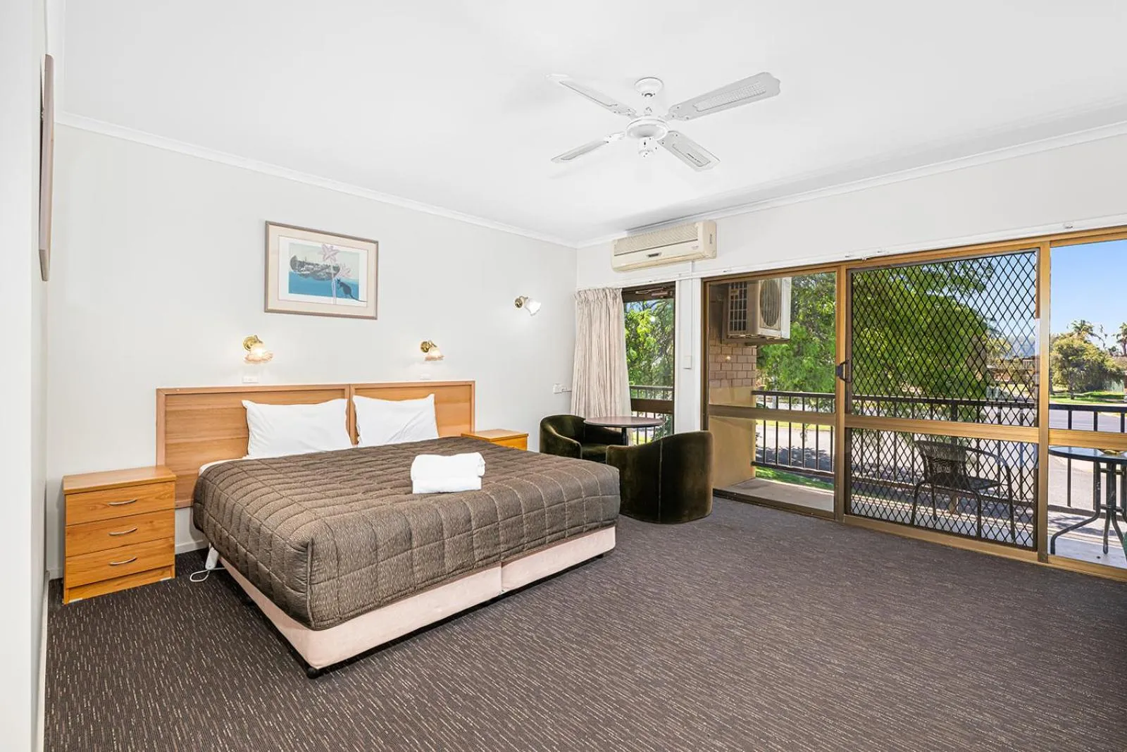 Bed in Mildura Motor Inn