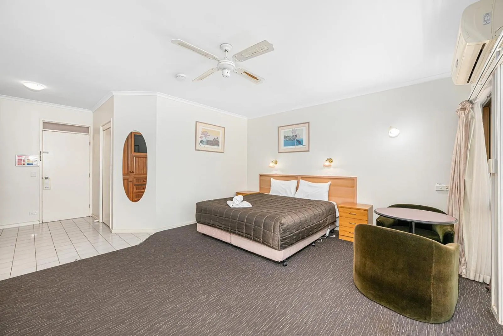 Bed in Mildura Motor Inn