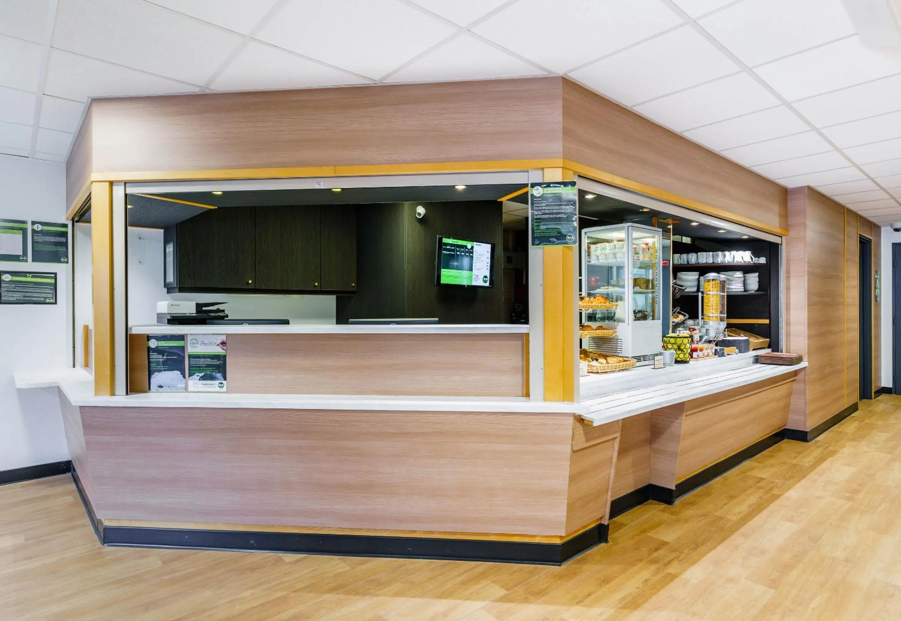 Lobby or reception in B&B HOTEL Amneville-les-Thermes