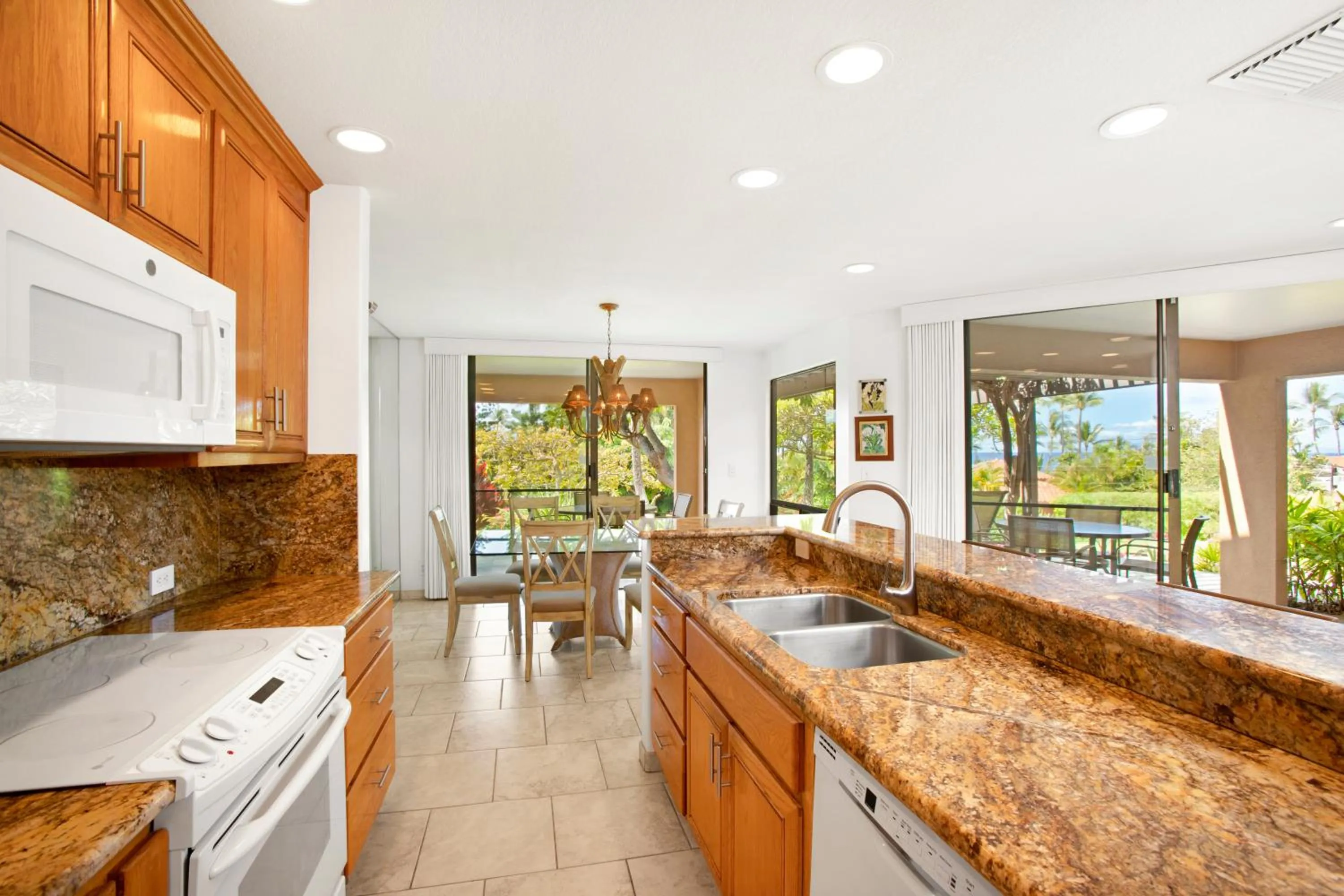 Kitchen or kitchenette in Wailea Ekahi Village - CoralTree Residence Collection