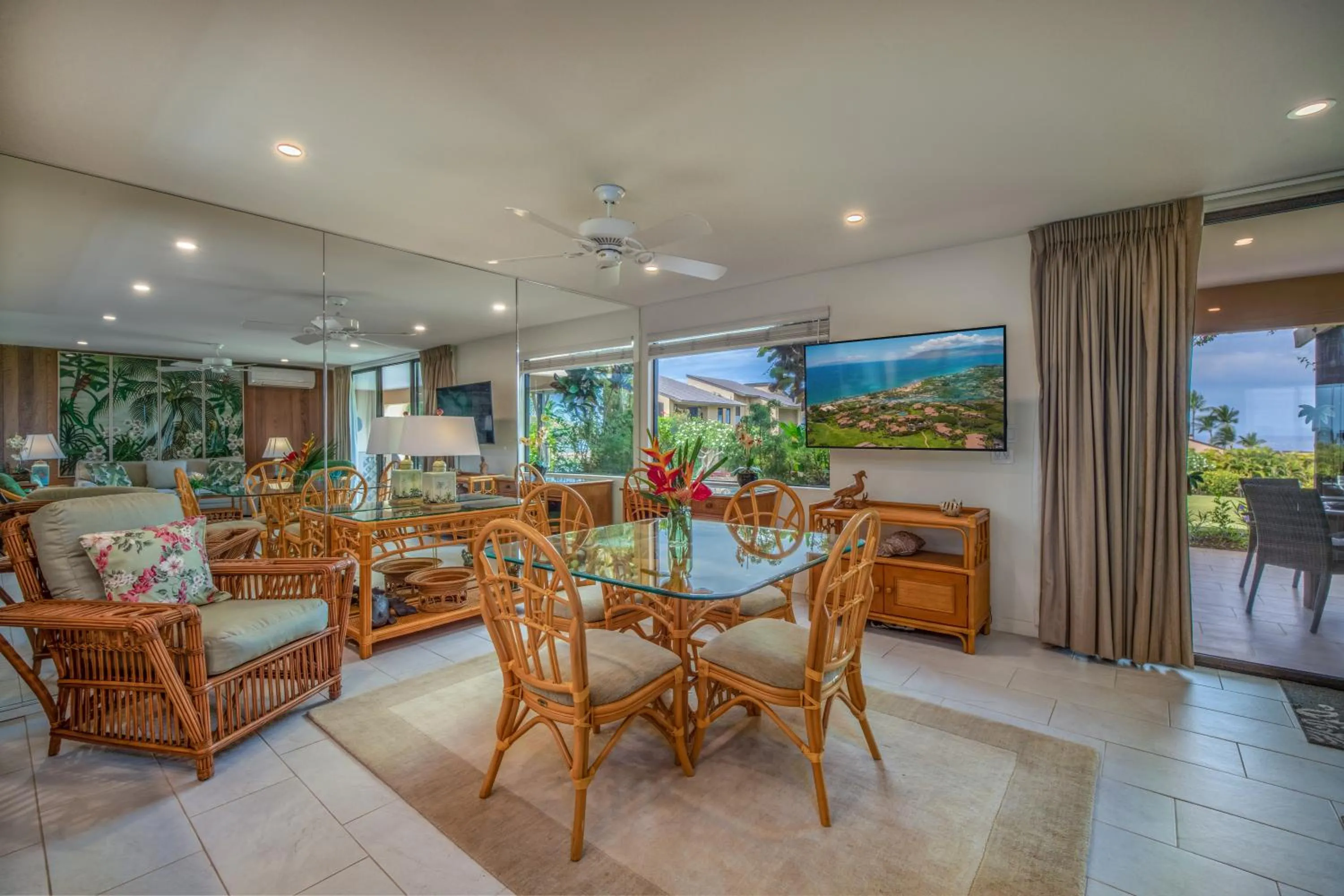 Dining area in Wailea Ekahi Village - CoralTree Residence Collection