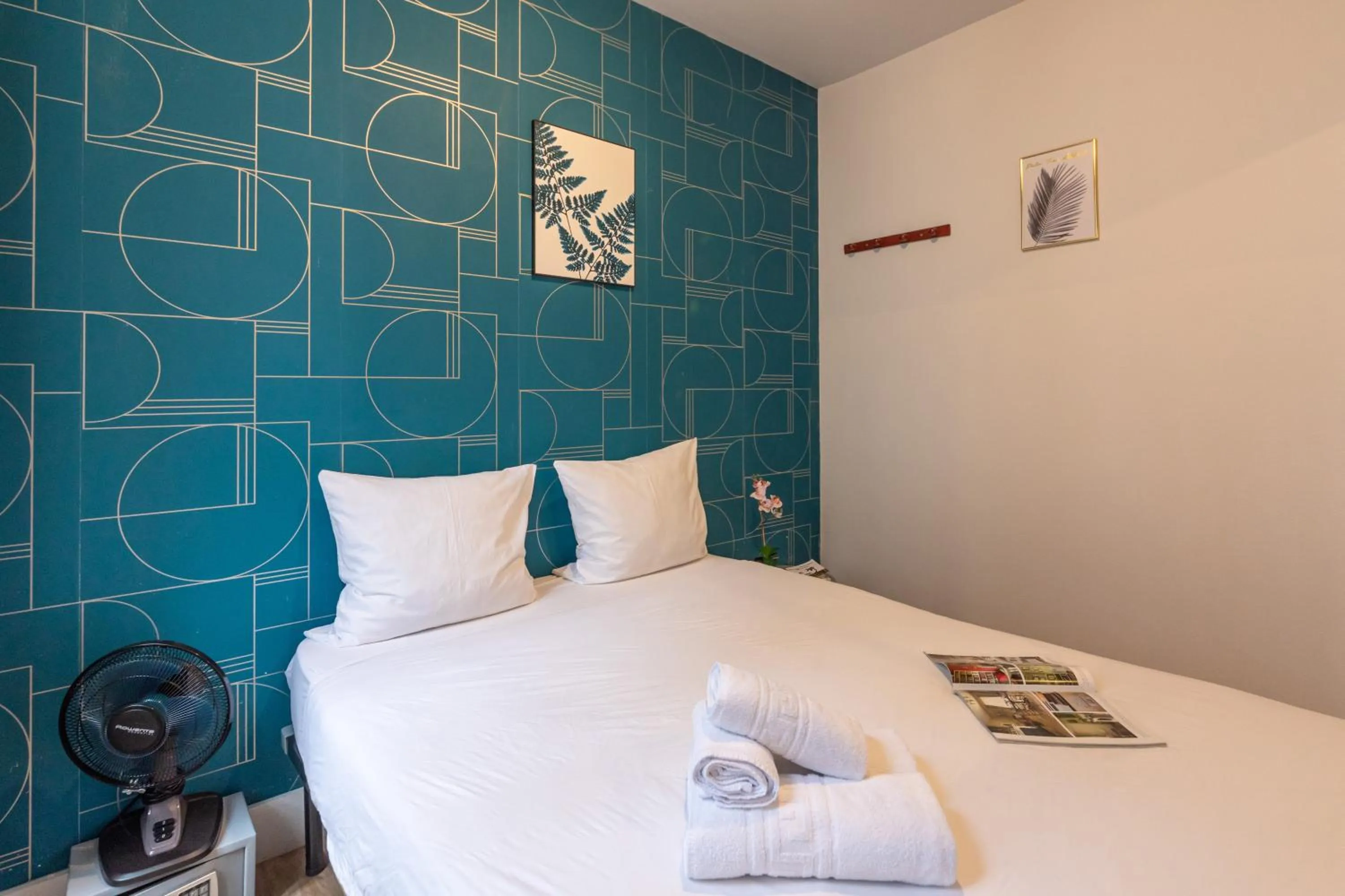 Photo of the whole room, Bed in WS Hôtel de Ville - Musée Pompidou