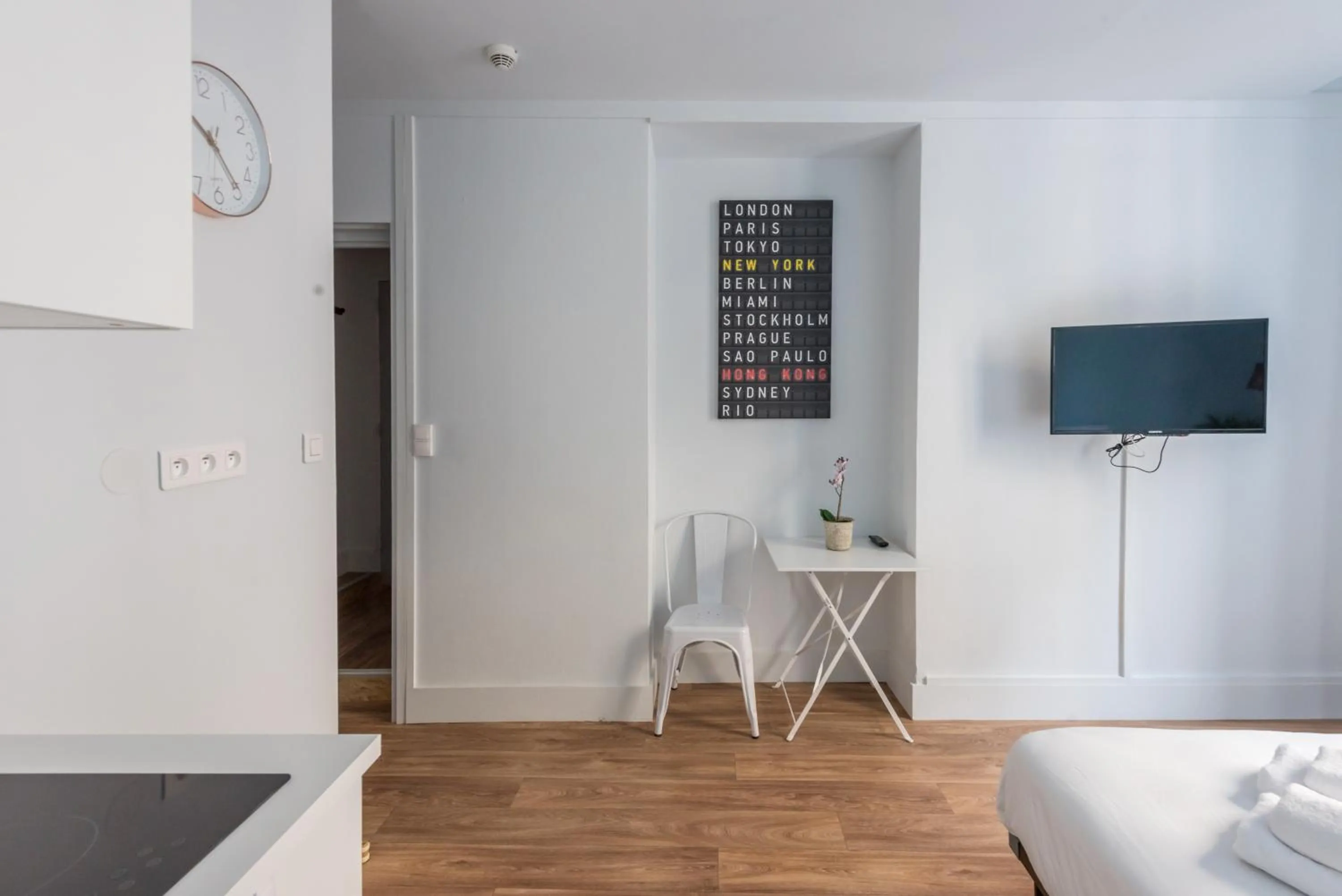 Bedroom, Bed in WS Hôtel de Ville - Musée Pompidou