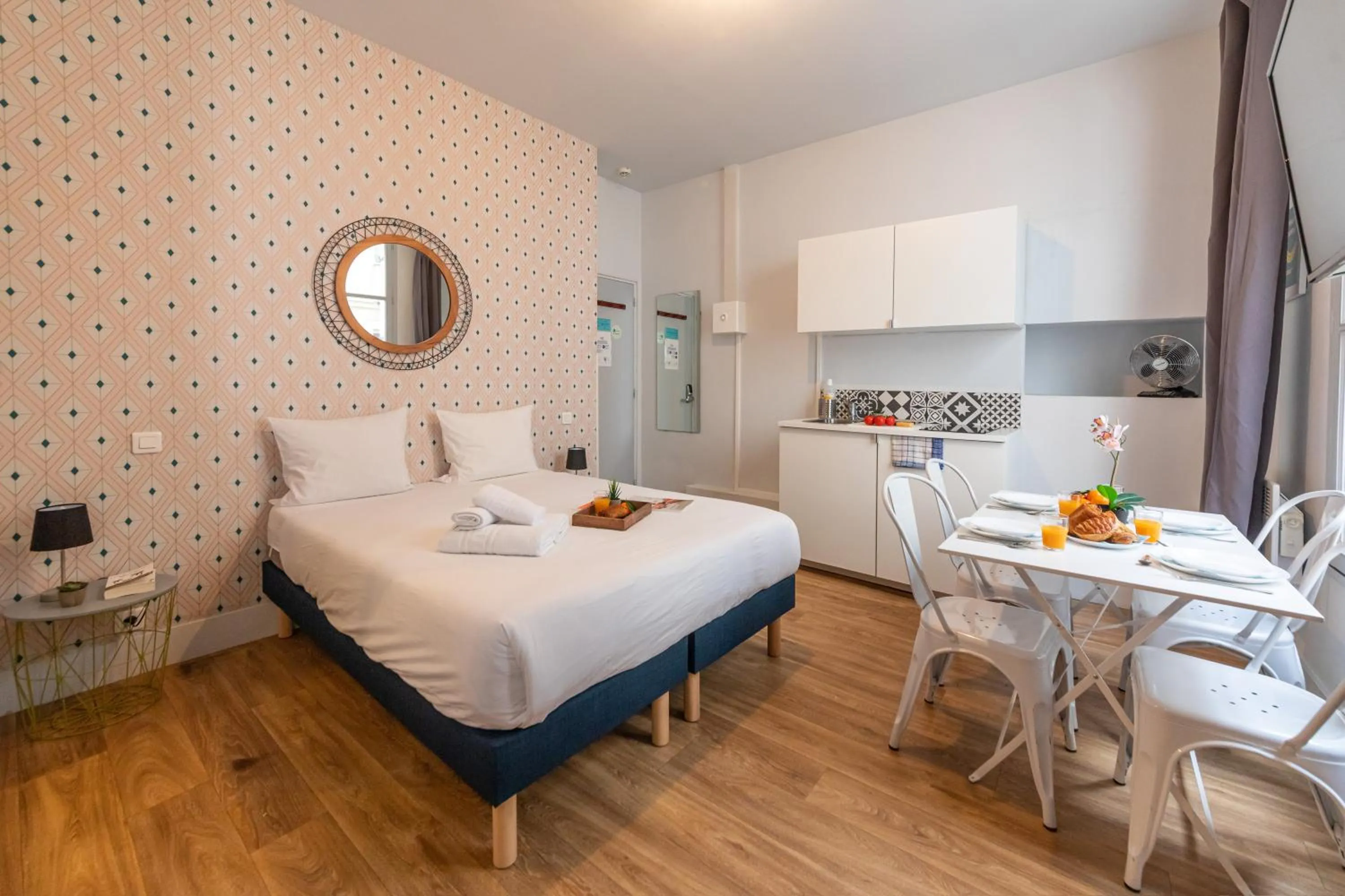 Photo of the whole room, Bed in WS Hôtel de Ville - Musée Pompidou