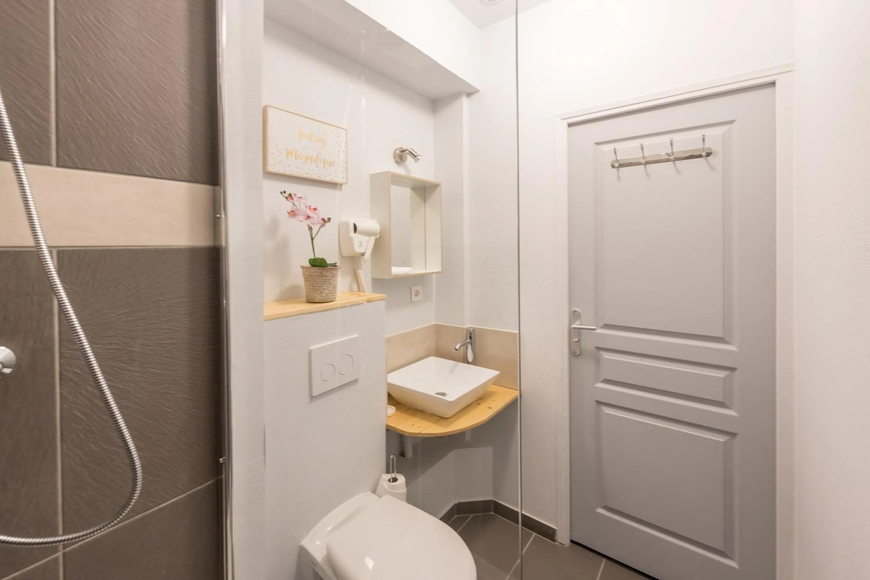 Bathroom in WS Hôtel de Ville - Musée Pompidou