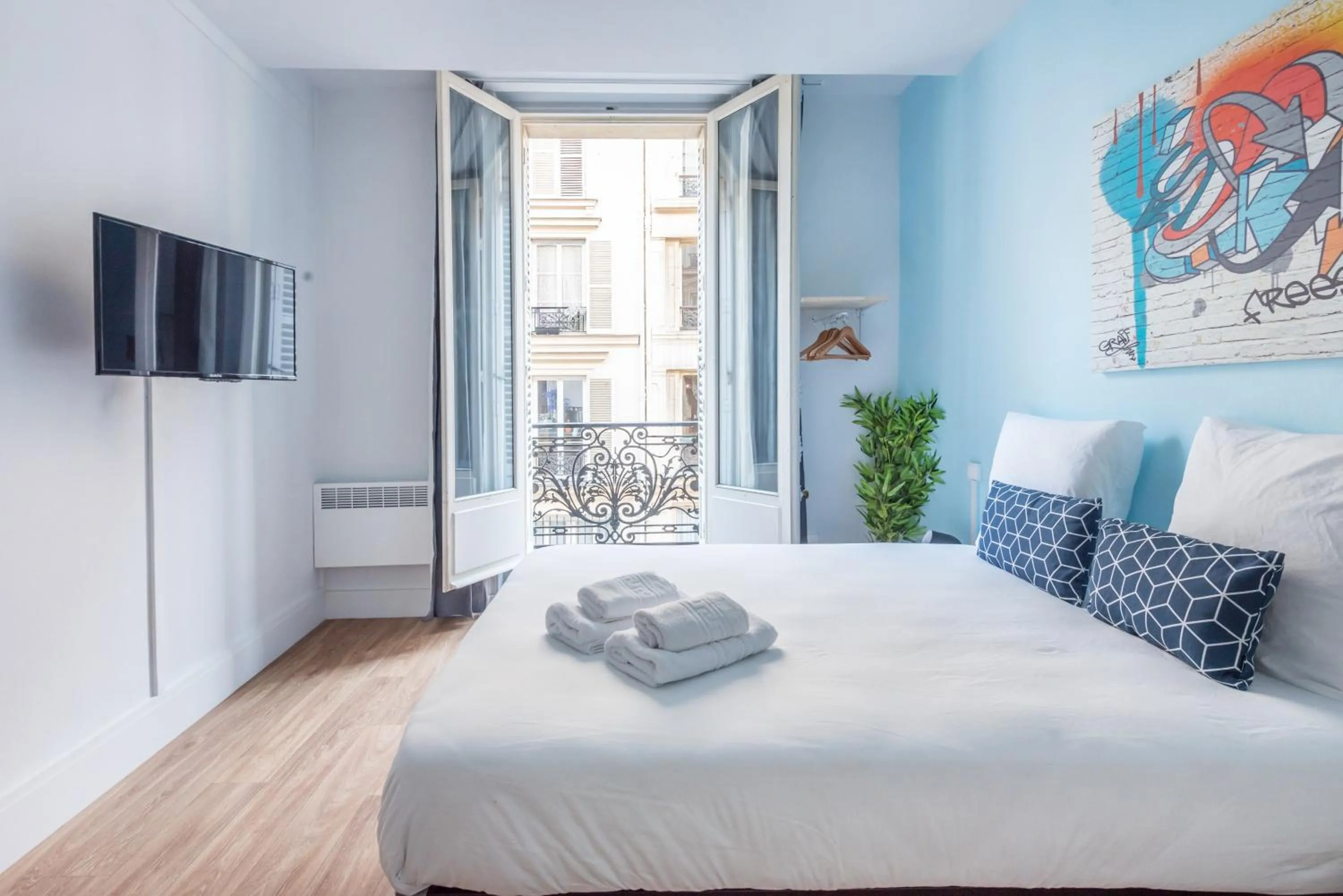 Bedroom, Bed in WS Hôtel de Ville - Musée Pompidou