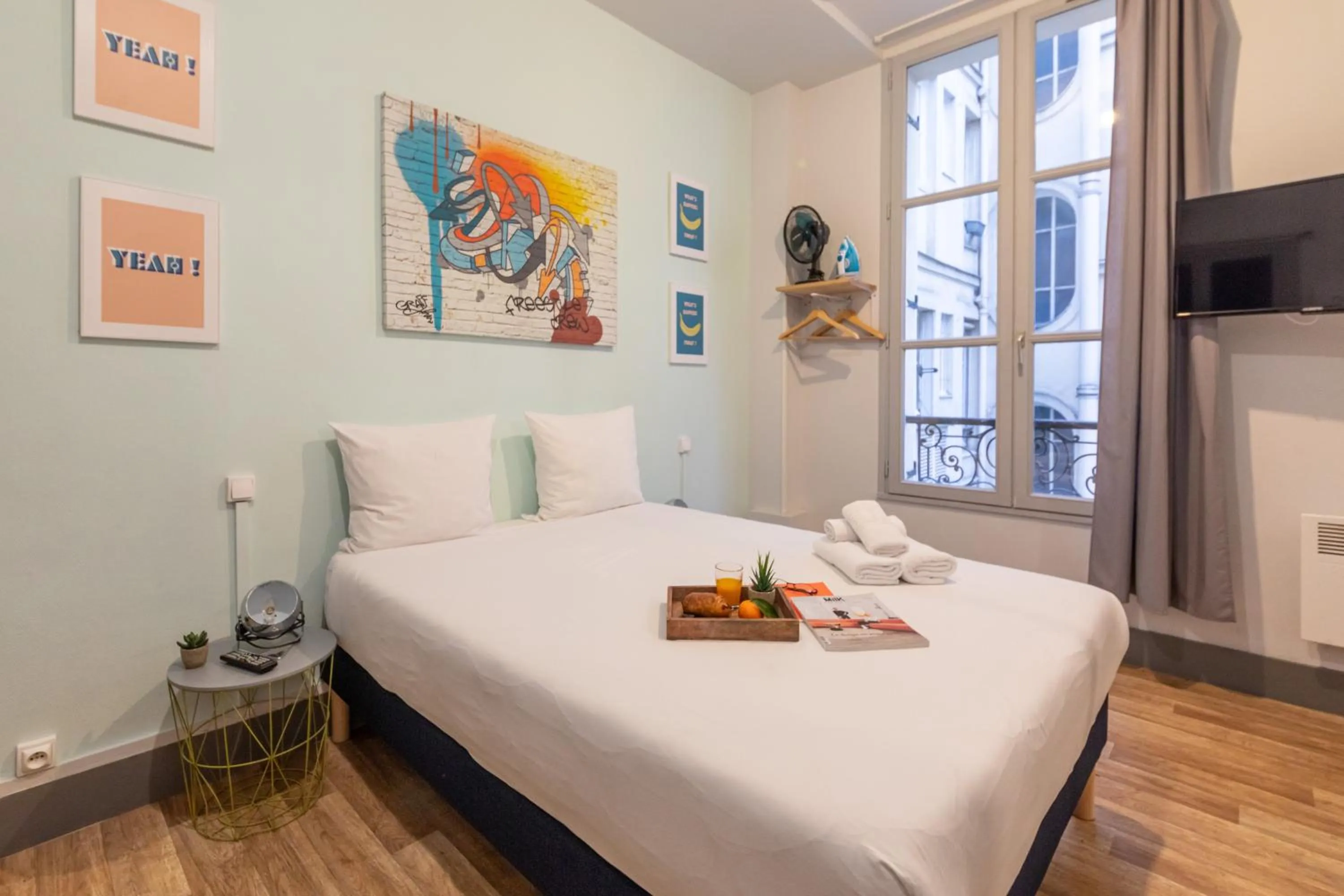 Photo of the whole room, Bed in WS Hôtel de Ville - Musée Pompidou