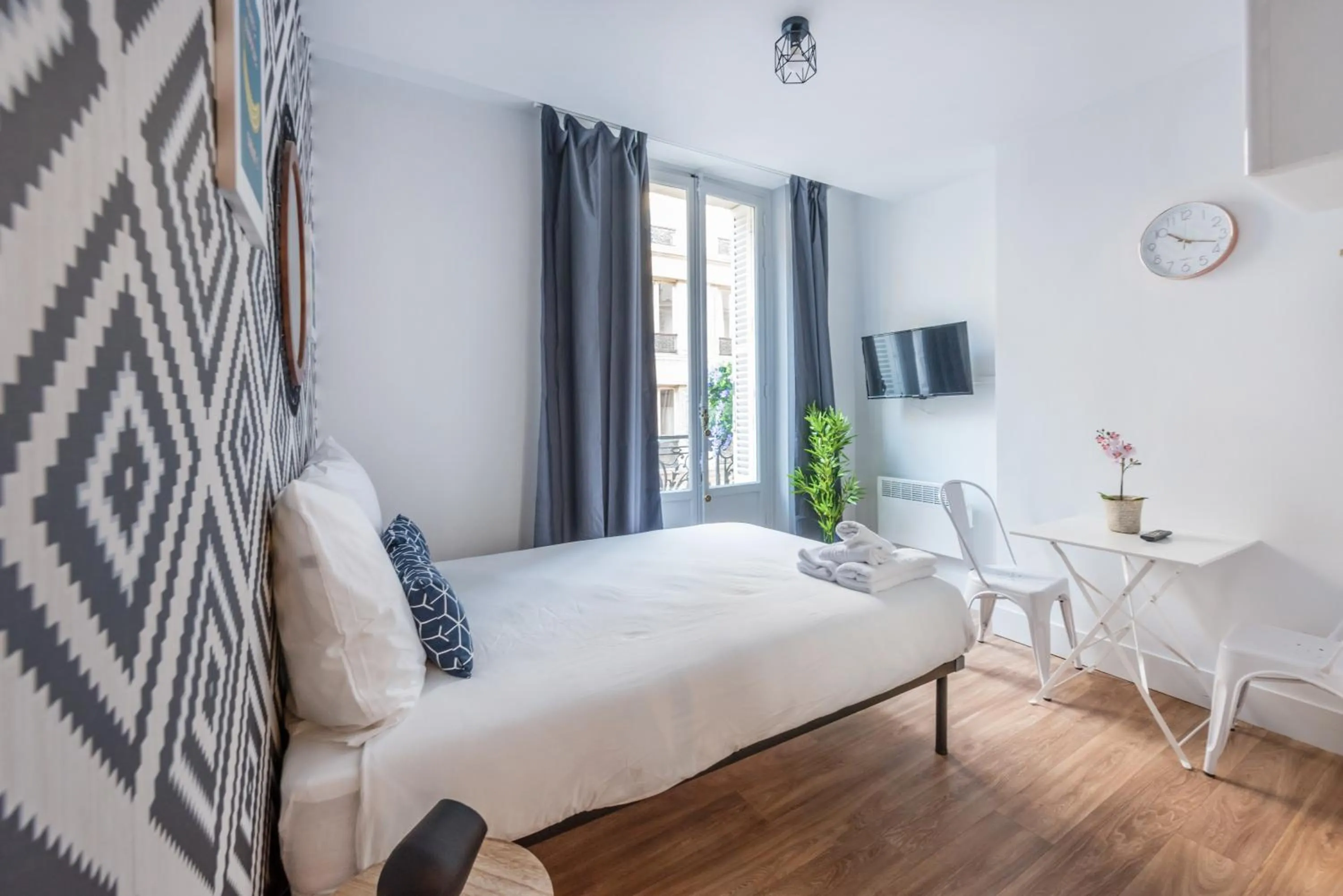 Bedroom, Bed in WS Hôtel de Ville - Musée Pompidou